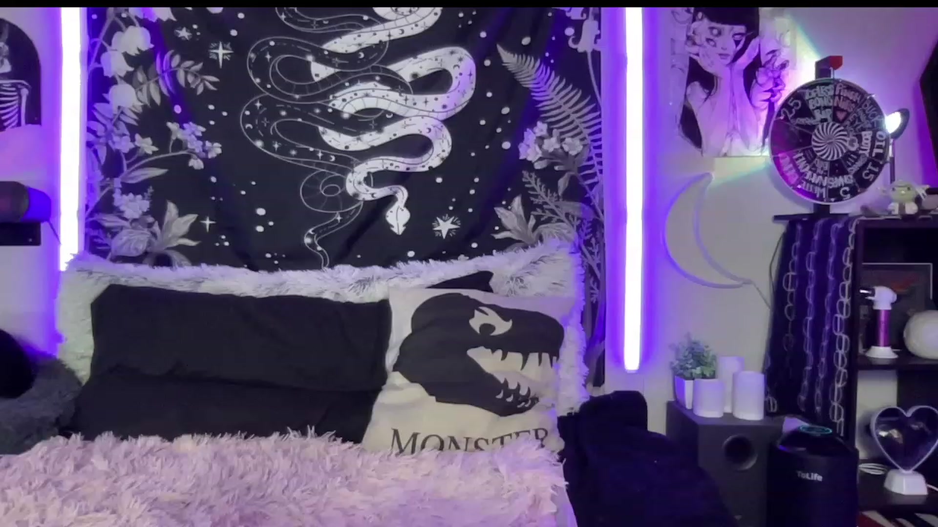 Gallery image thumbnail from RileyWoods's myfreecams stream on, 06/11/2023, 24:01 image 10 of 20