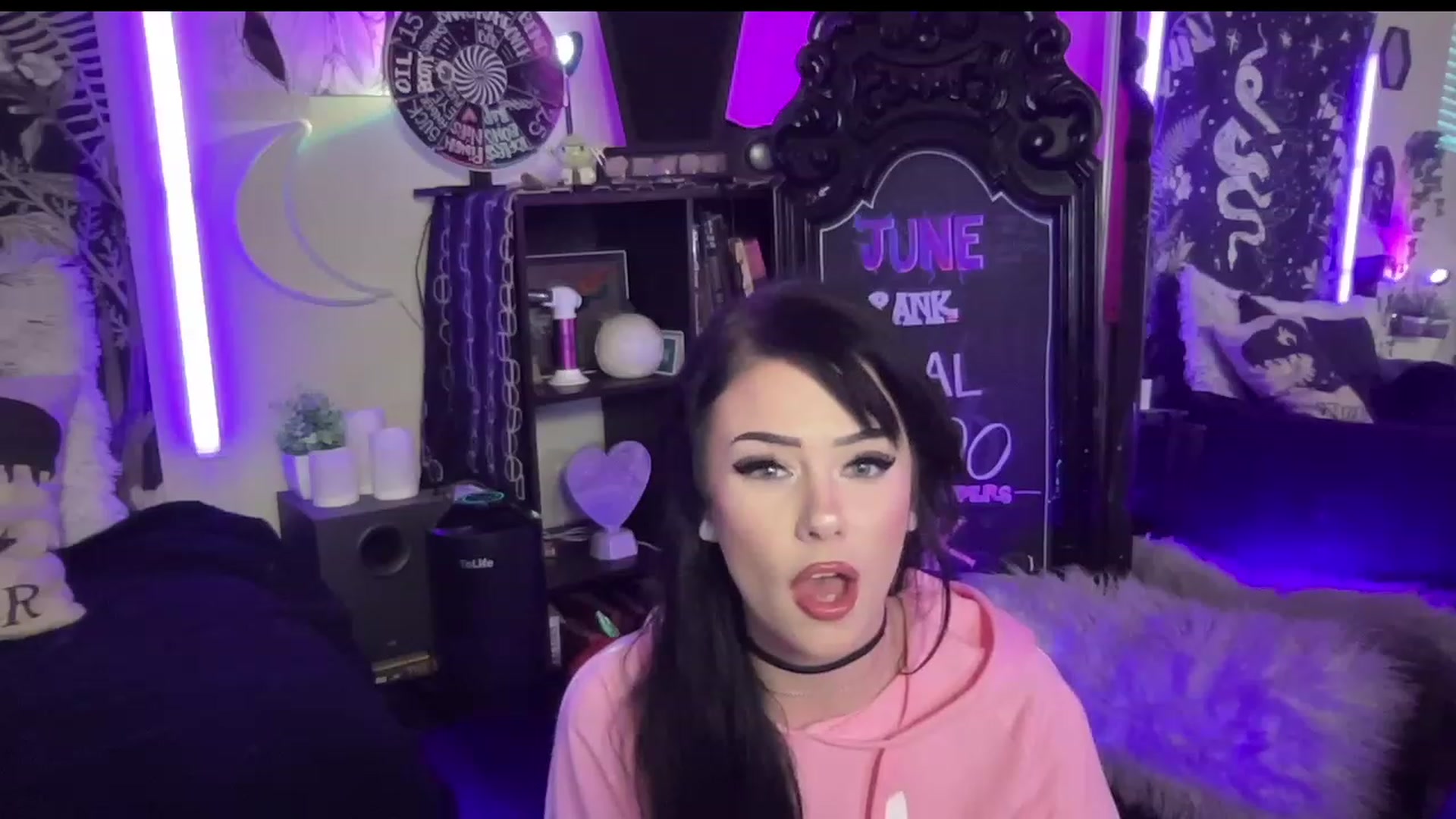 Gallery image thumbnail from RileyWoods's myfreecams stream on, 06/11/2023, 03:28 image 18 of 20