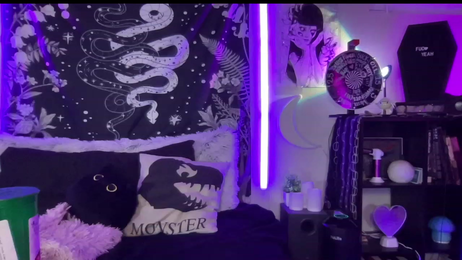 Gallery image thumbnail from RileyWoods's myfreecams stream on, 06/11/2023, 04:12 image 20 of 20