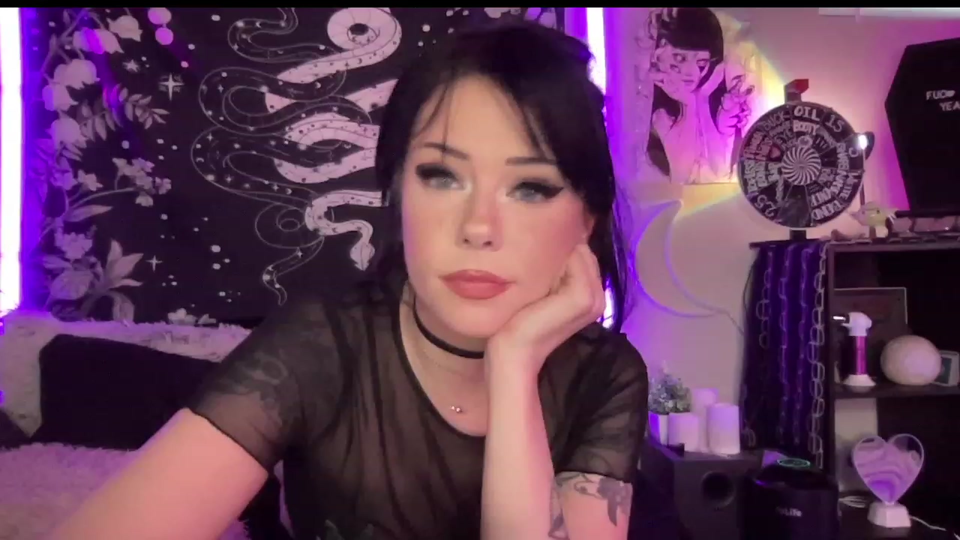 Gallery image thumbnail from RileyWoods's myfreecams stream on, 06/12/2023, 03:13 image 17 of 20
