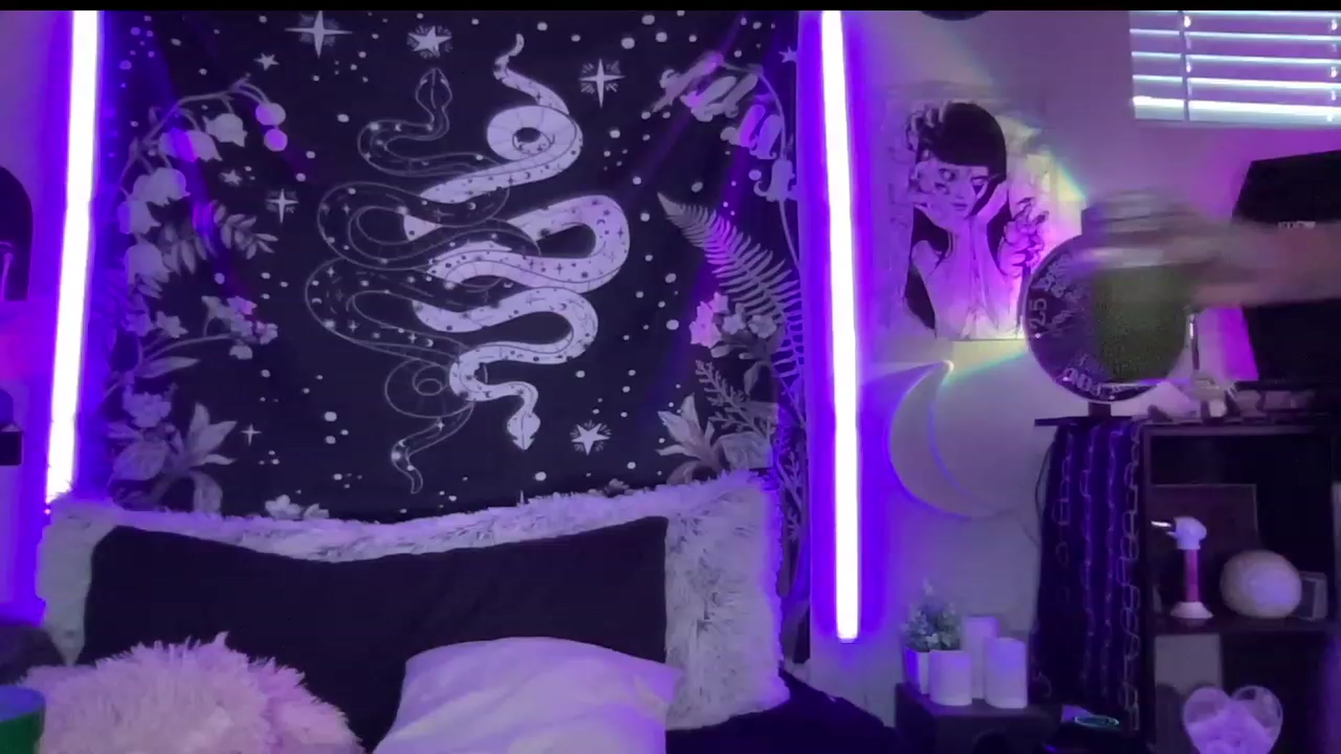 Gallery image thumbnail from RileyWoods's myfreecams stream on, 06/12/2023, 03:13 image 9 of 20