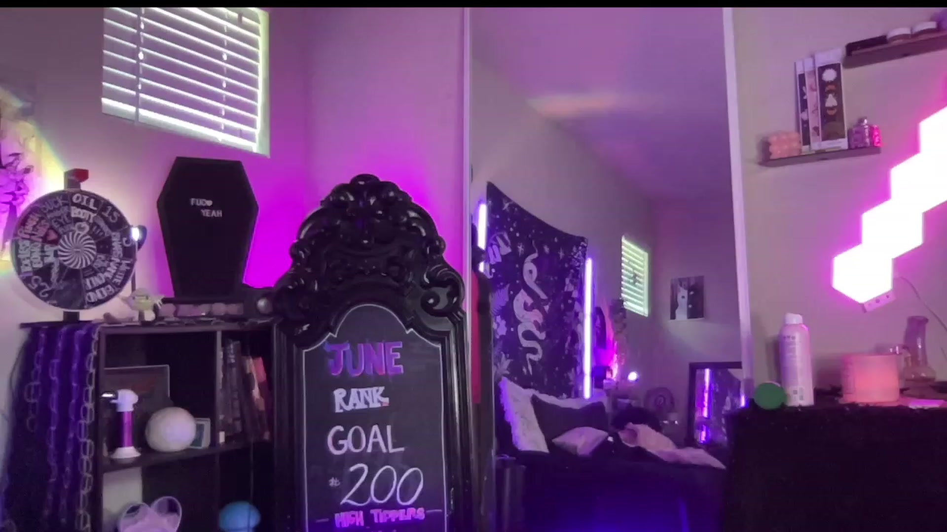 Gallery image thumbnail from RileyWoods's myfreecams stream on, 06/12/2023, 03:13 image 10 of 20
