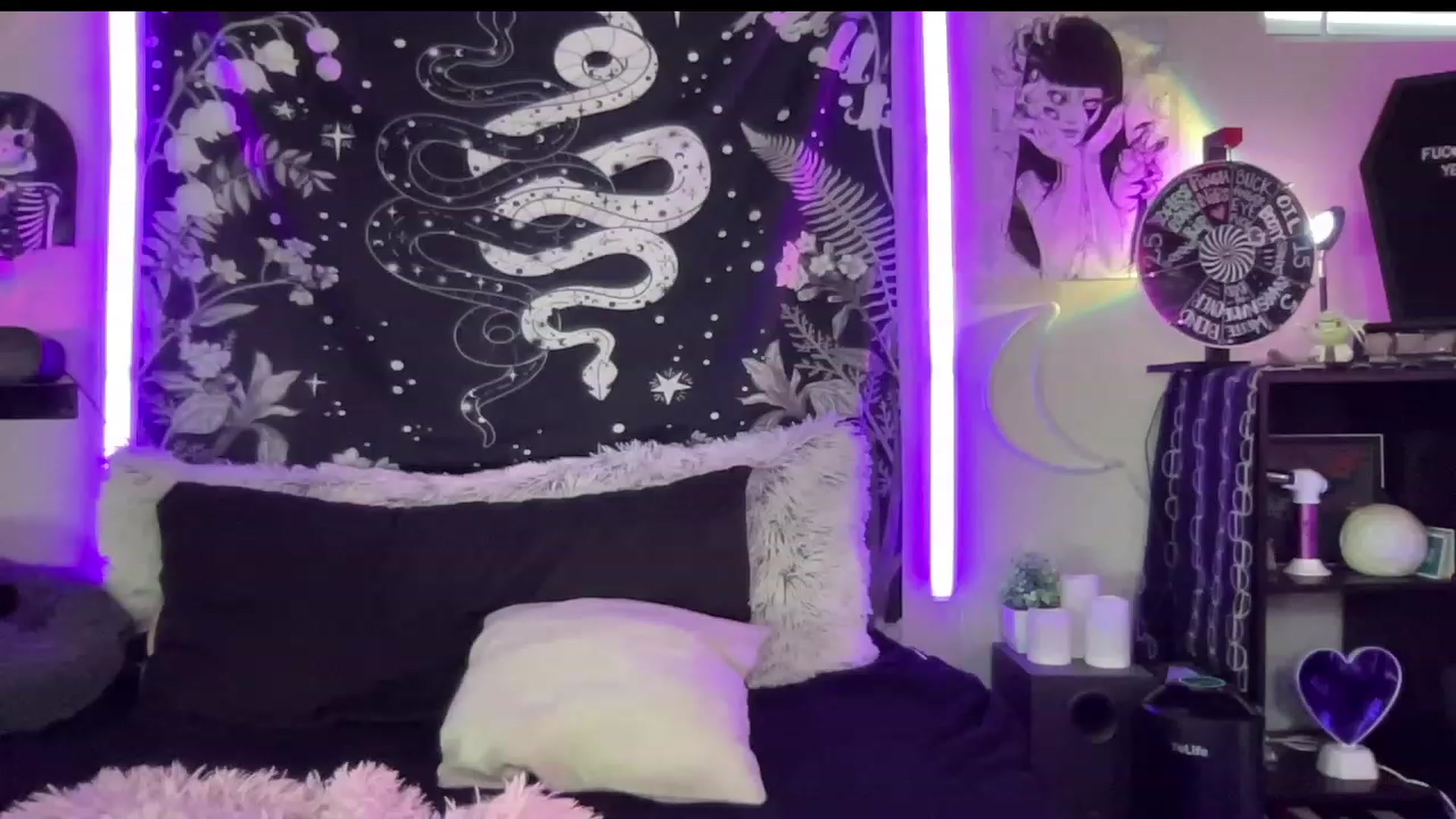 Gallery image thumbnail from RileyWoods's myfreecams stream on, 06/12/2023, 03:13 image 3 of 20