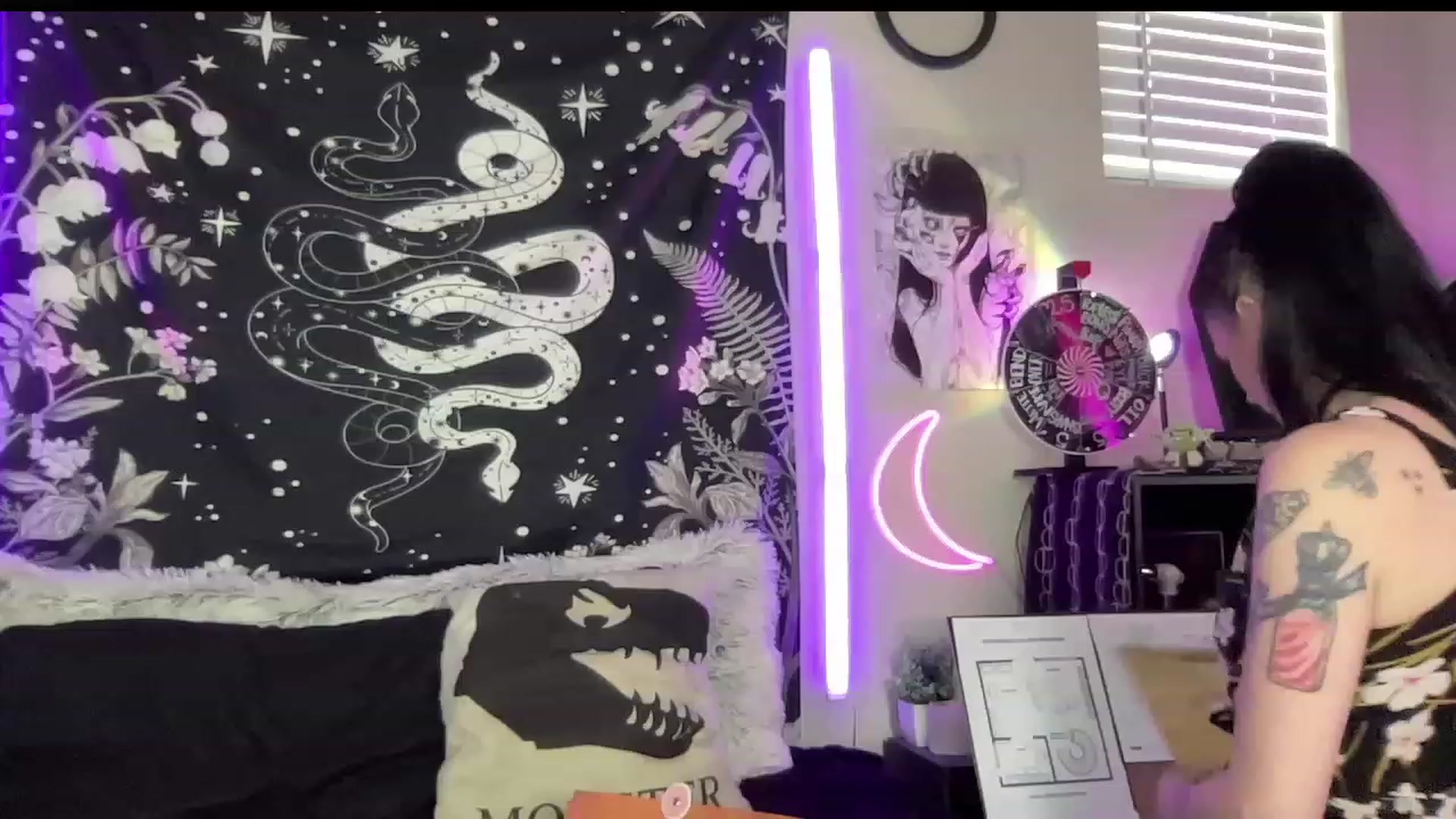 Gallery image thumbnail from RileyWoods's myfreecams stream on, 06/13/2023, 01:58 image 14 of 20