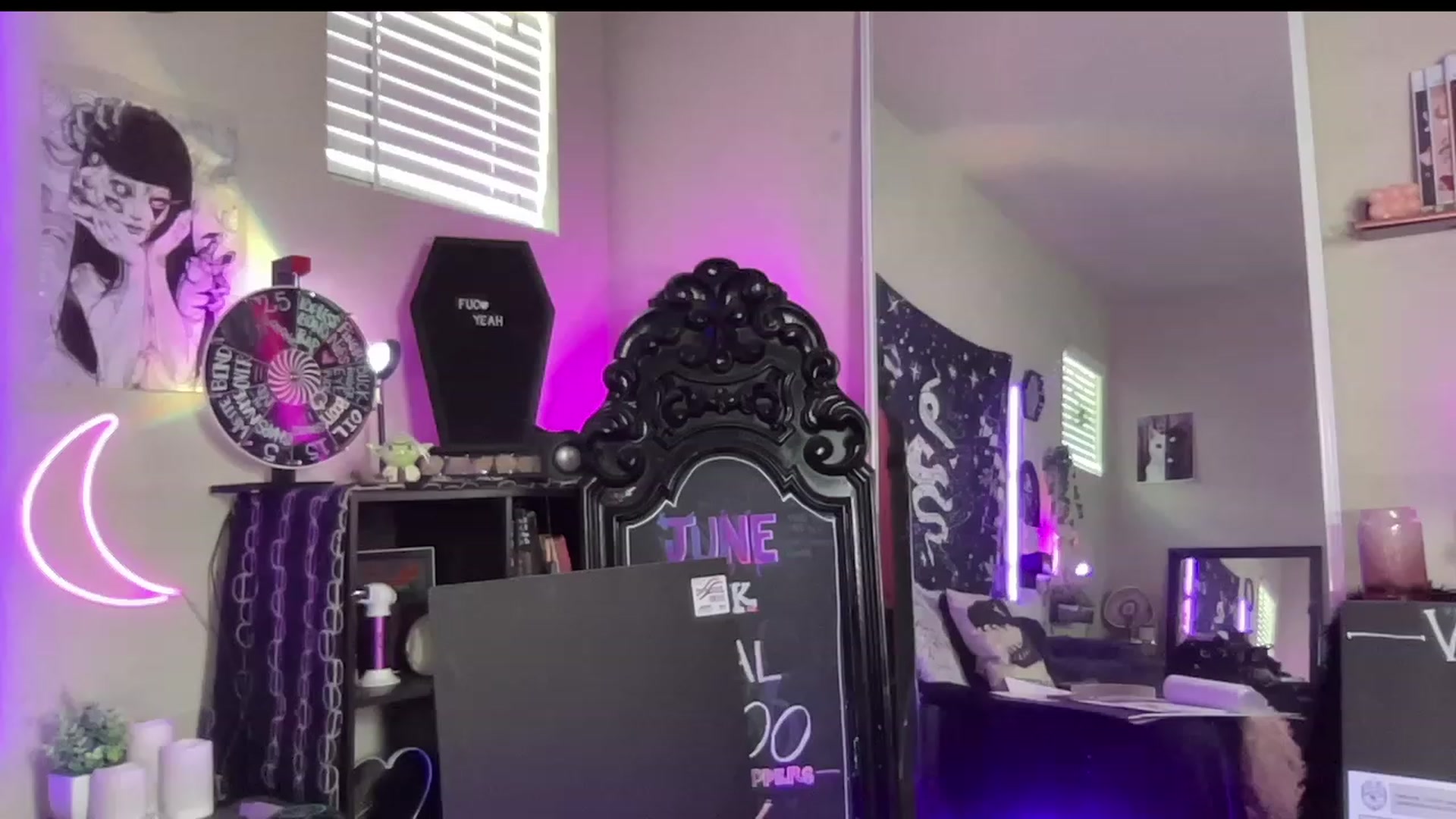 Gallery image thumbnail from RileyWoods's myfreecams stream on, 06/13/2023, 01:58 image 10 of 20