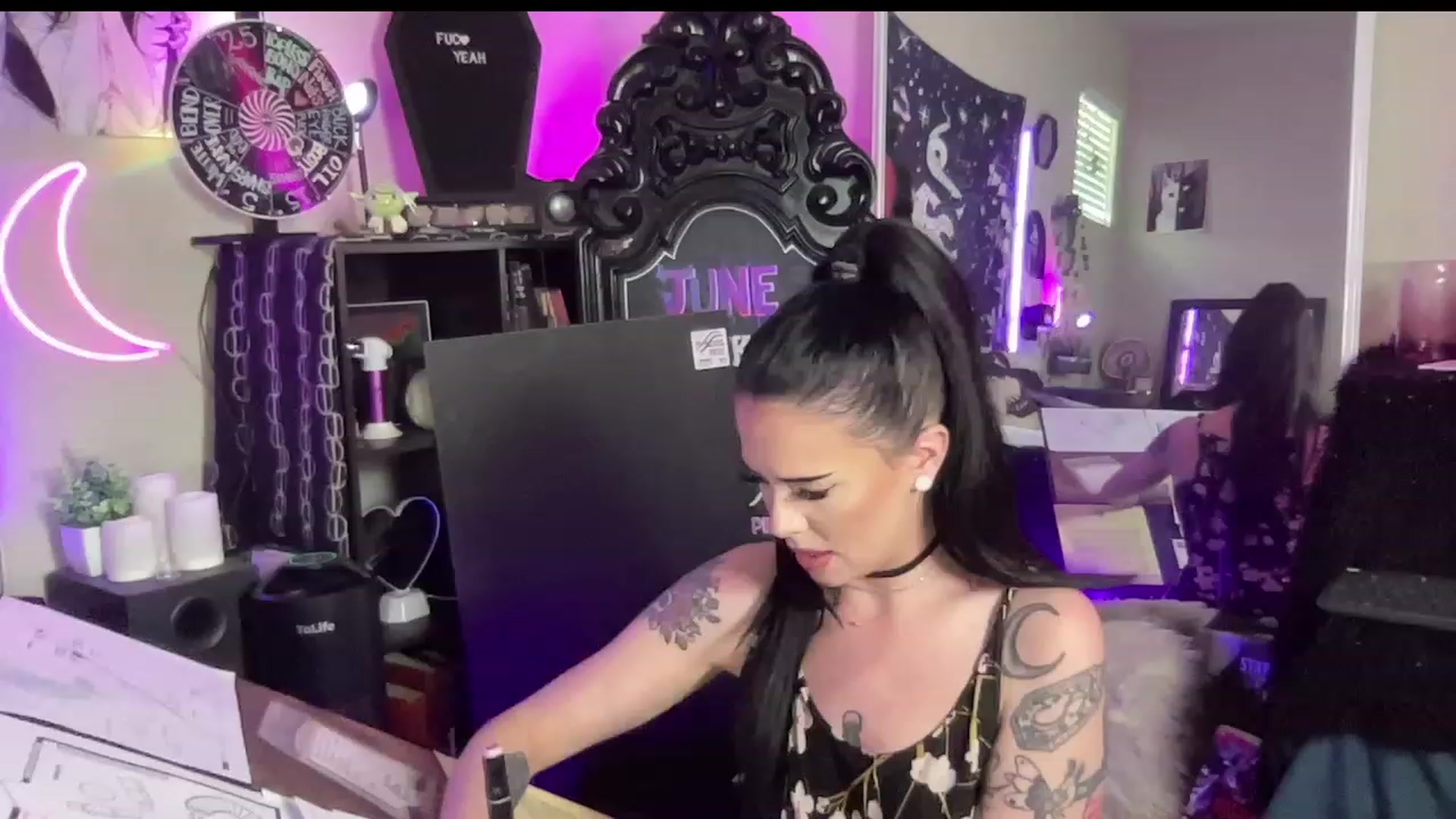 Gallery image thumbnail from RileyWoods's myfreecams stream on, 06/13/2023, 01:58 image 11 of 20