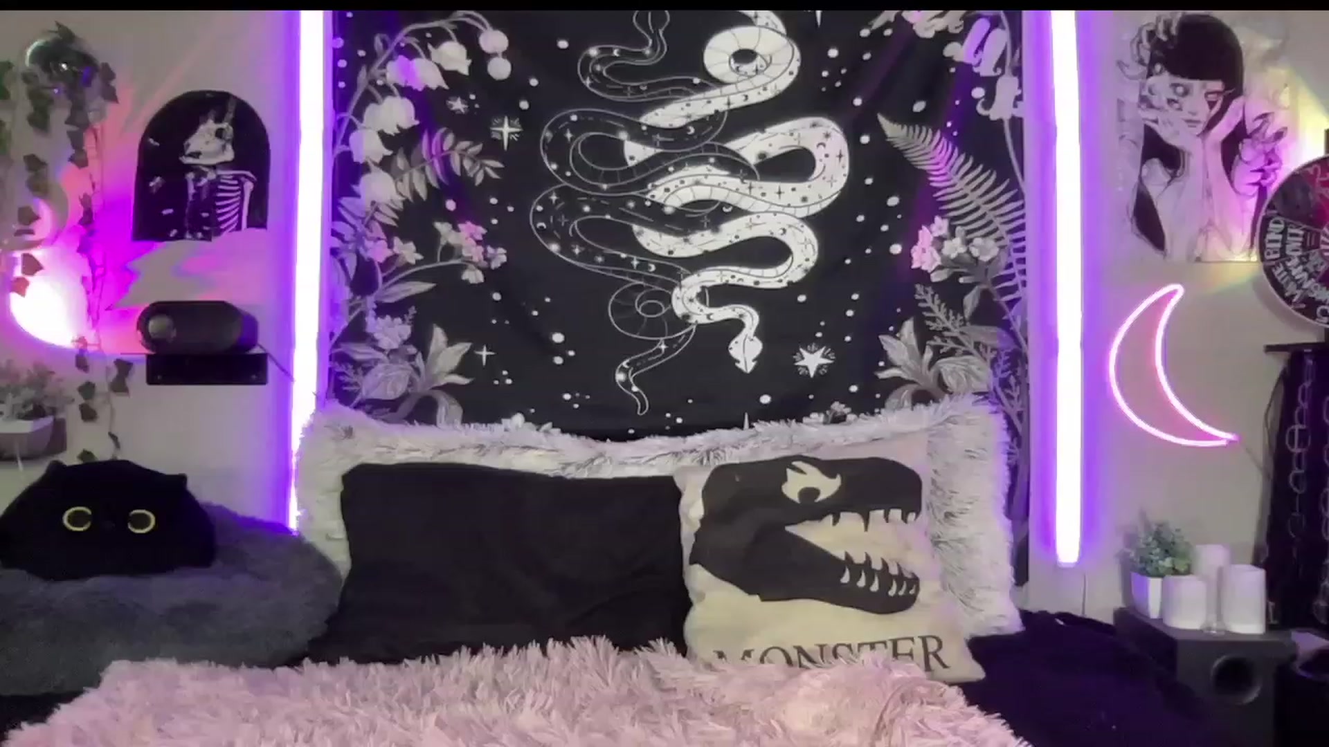 Gallery image thumbnail from RileyWoods's myfreecams stream on, 06/13/2023, 01:58 image 19 of 20