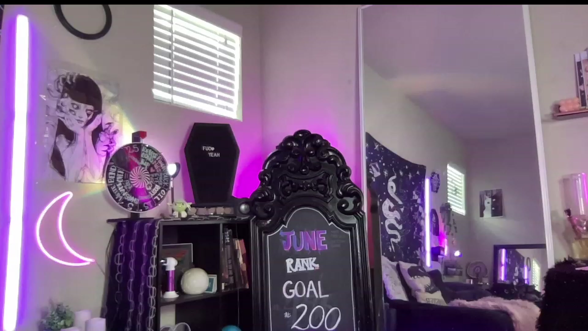 Gallery image thumbnail from RileyWoods's myfreecams stream on, 06/13/2023, 02:23 image 1 of 20