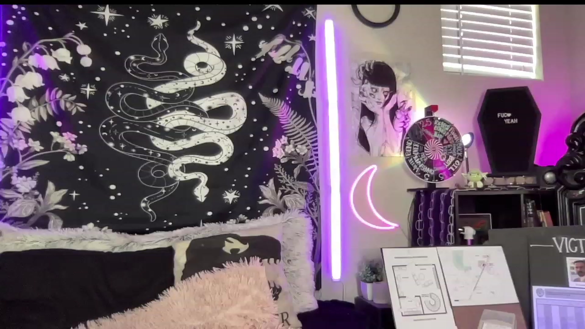 Gallery image thumbnail from RileyWoods's myfreecams stream on, 06/13/2023, 02:23 image 14 of 20