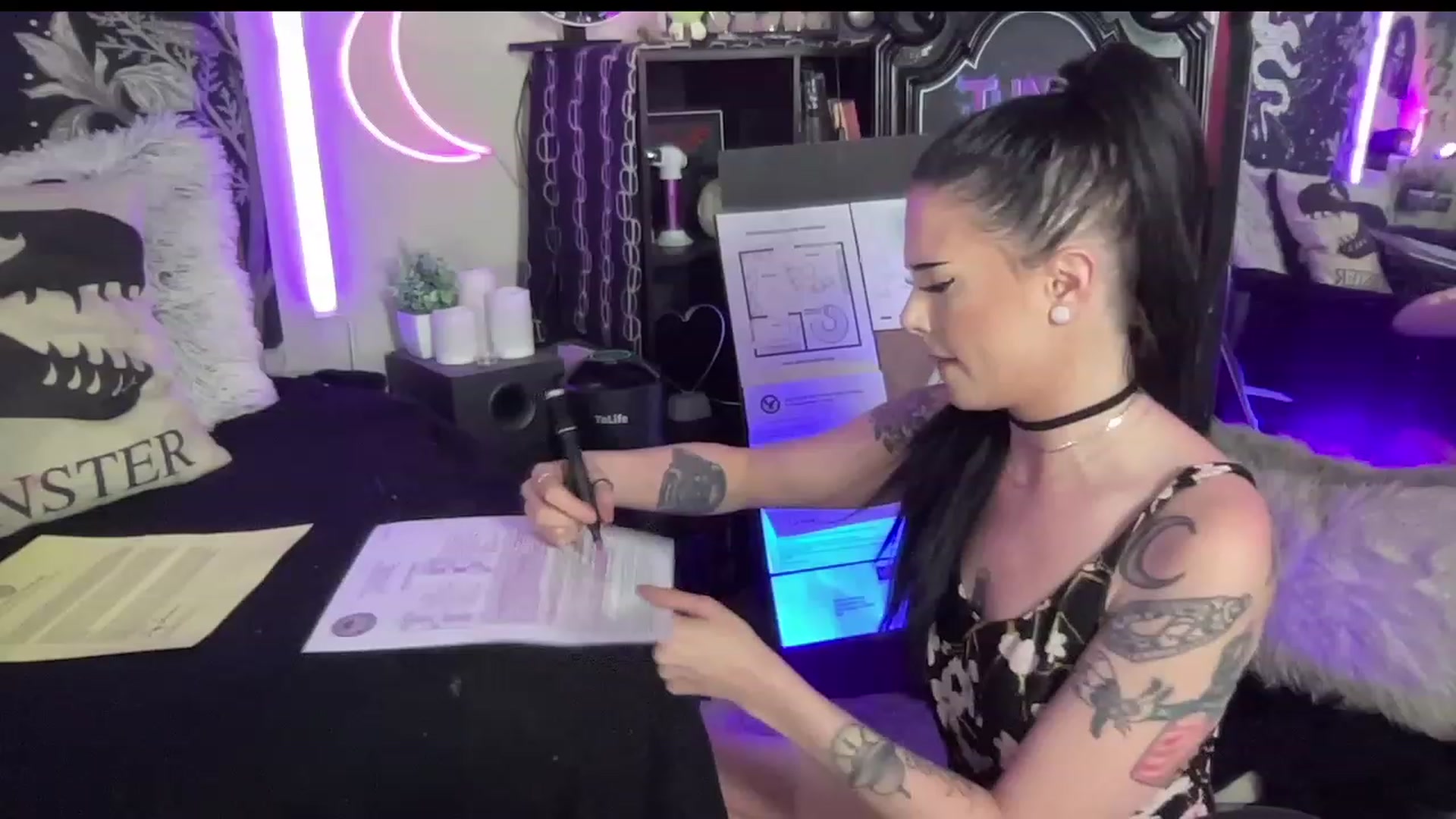 Gallery image thumbnail from RileyWoods's myfreecams stream on, 06/13/2023, 02:23 image 13 of 20