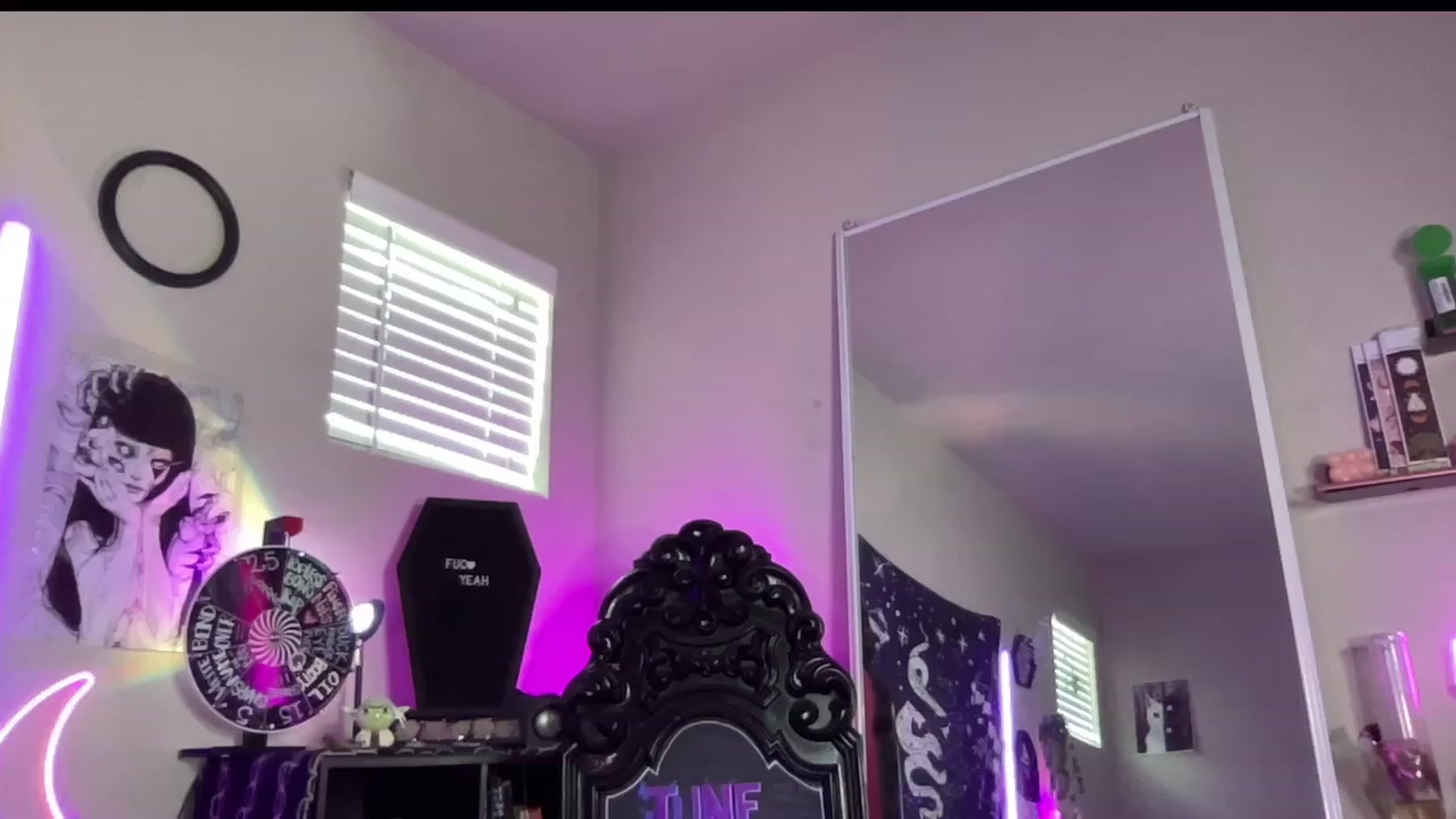 Gallery image thumbnail from RileyWoods's myfreecams stream on, 06/13/2023, 02:23 image 5 of 20
