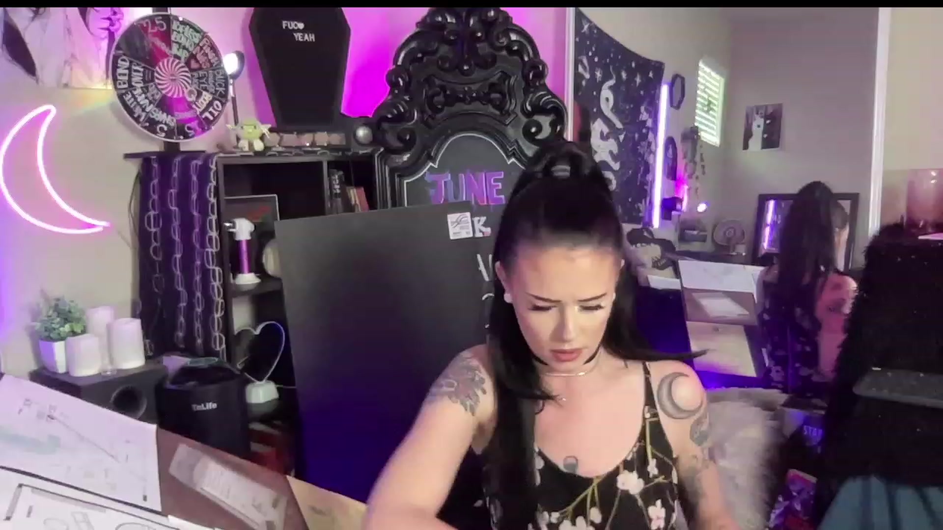 Gallery image thumbnail from RileyWoods's myfreecams stream on, 06/13/2023, 02:23 image 12 of 20