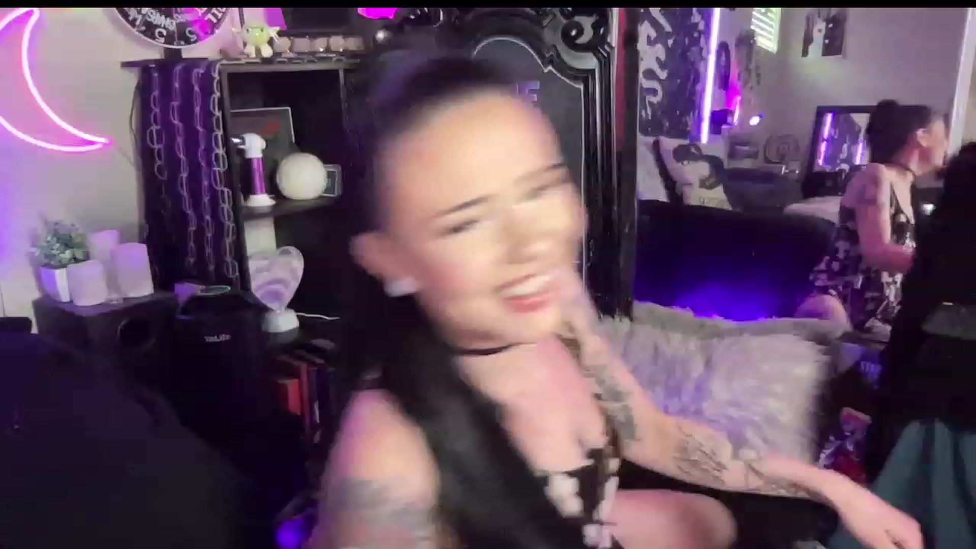 Gallery image thumbnail from RileyWoods's myfreecams stream on, 06/13/2023, 02:23 image 4 of 20