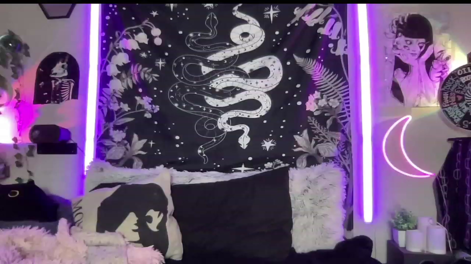 Gallery image thumbnail from RileyWoods's myfreecams stream on, 06/14/2023, 02:03 image 17 of 20