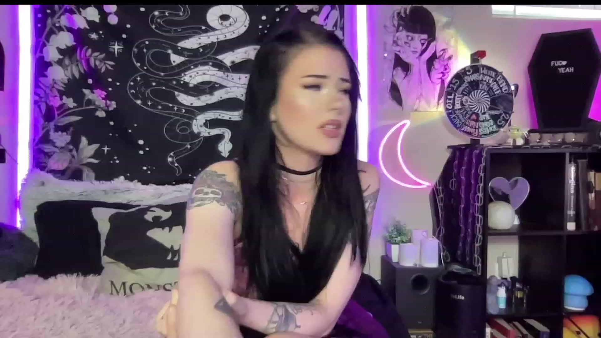 Gallery image thumbnail from RileyWoods's myfreecams stream on, 06/14/2023, 02:07 image 2 of 20