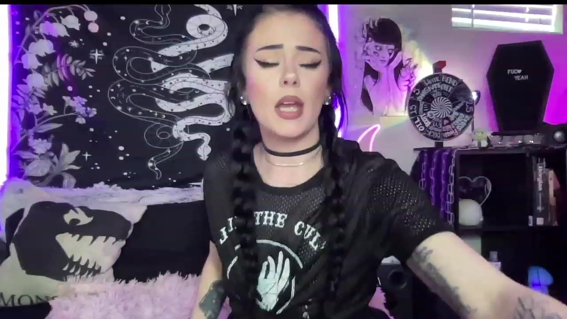 Gallery image thumbnail from RileyWoods's myfreecams stream on, 06/15/2023, 01:45 image 7 of 20