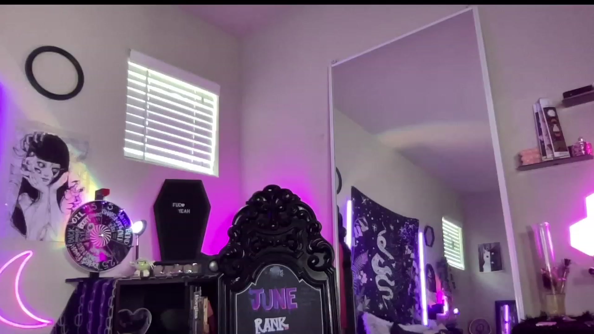 Gallery image thumbnail from RileyWoods's myfreecams stream on, 06/15/2023, 01:45 image 16 of 20