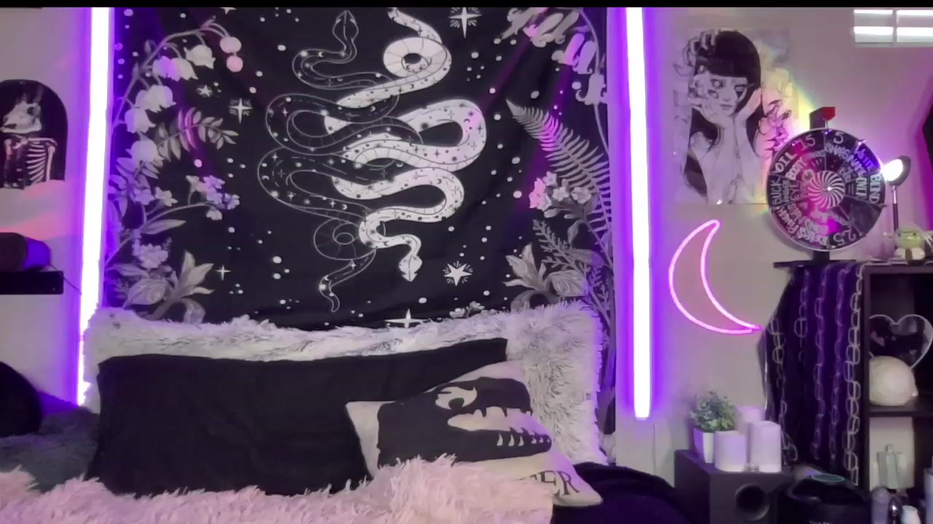 Gallery image thumbnail from RileyWoods's myfreecams stream on, 06/16/2023, 01:45 image 1 of 20