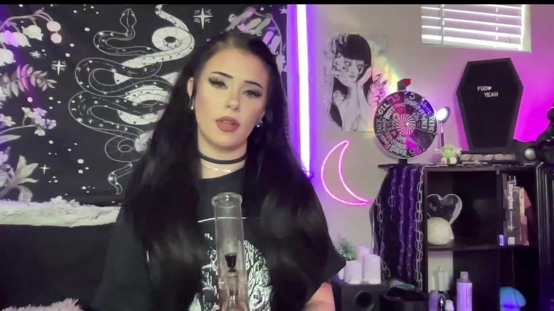Gallery image thumbnail from RileyWoods's myfreecams stream on, 06/16/2023, 01:45 image 20 of 20