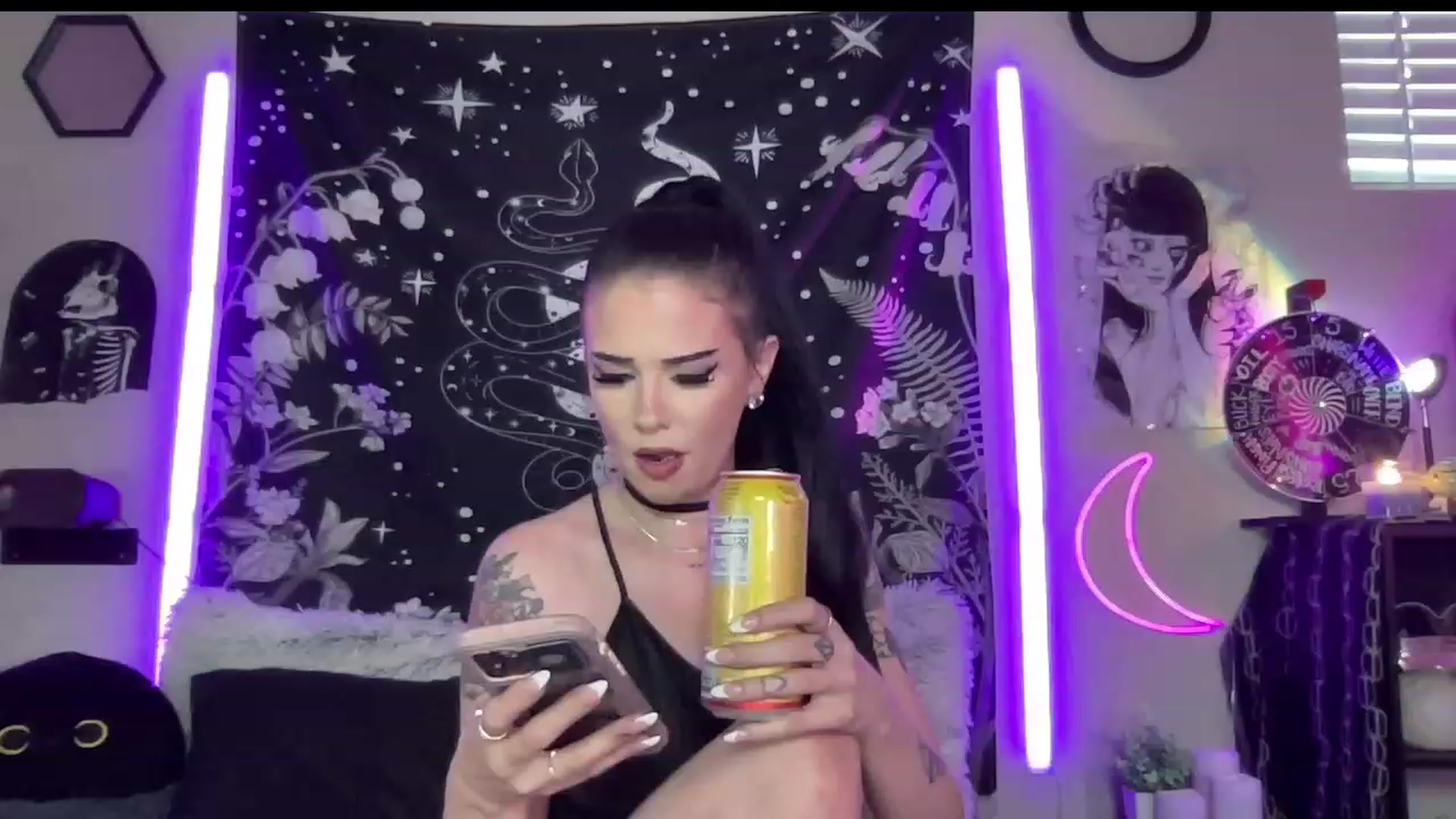 Gallery image thumbnail from RileyWoods's myfreecams stream on, 06/16/2023, 23:48 image 11 of 20