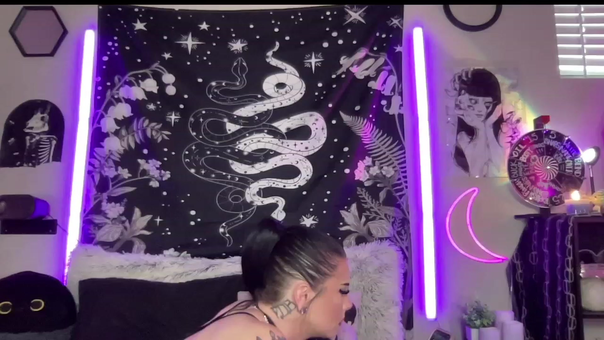 Gallery image thumbnail from RileyWoods's myfreecams stream on, 06/16/2023, 23:48 image 10 of 20