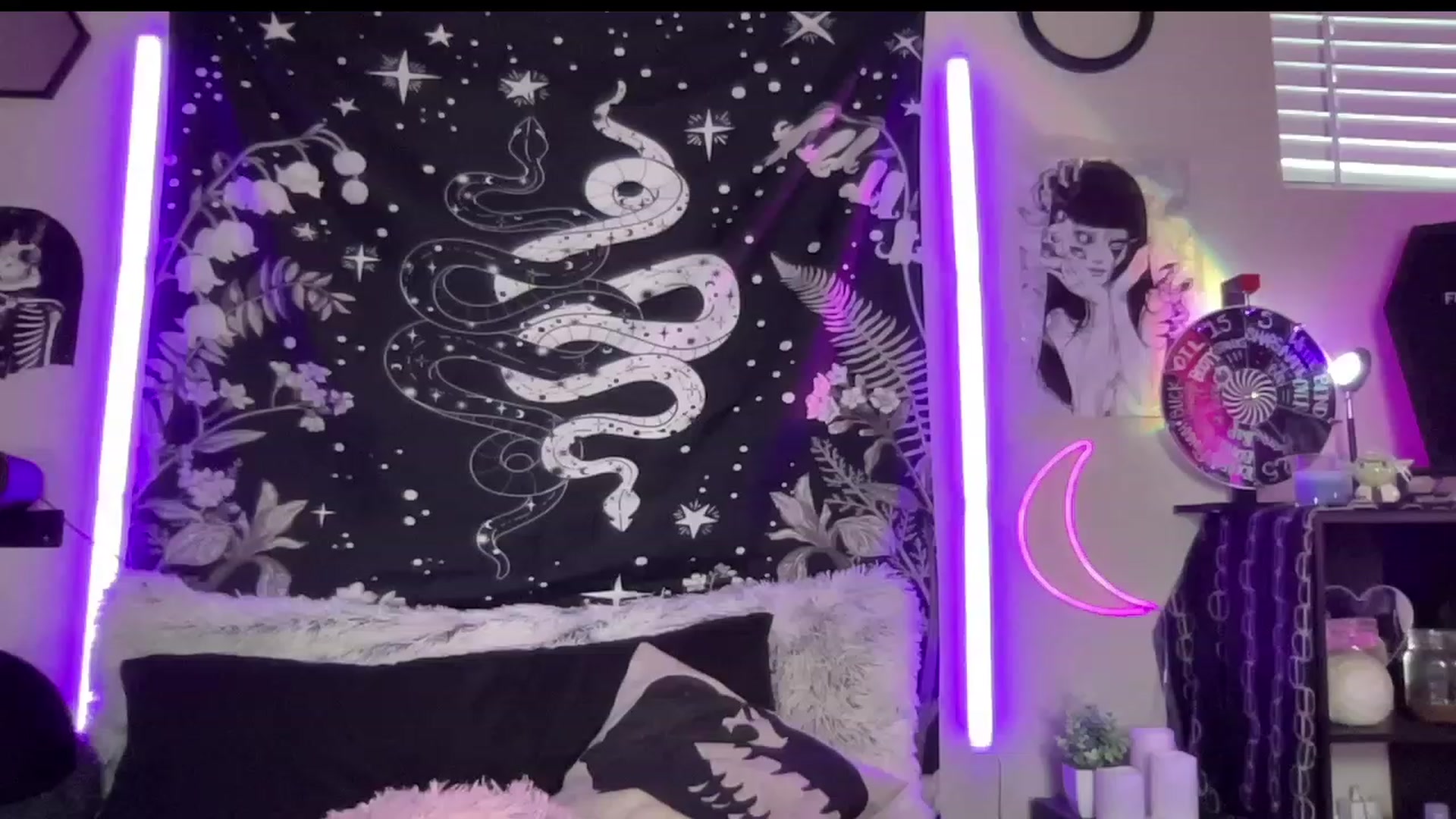 Gallery image thumbnail from RileyWoods's myfreecams stream on, 06/17/2023, 02:31 image 6 of 20