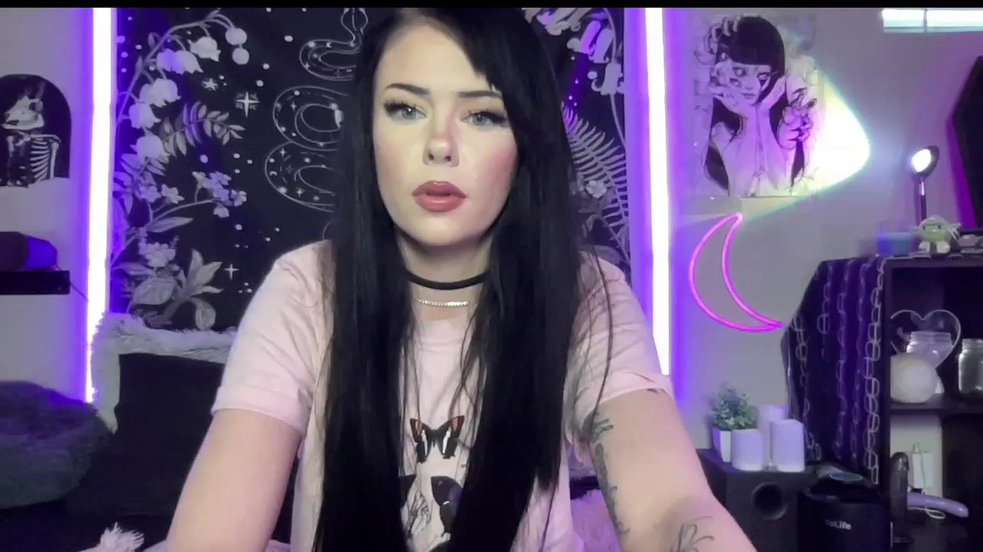 Gallery image thumbnail from RileyWoods's myfreecams stream on, 06/18/2023, 24:04 image 6 of 20