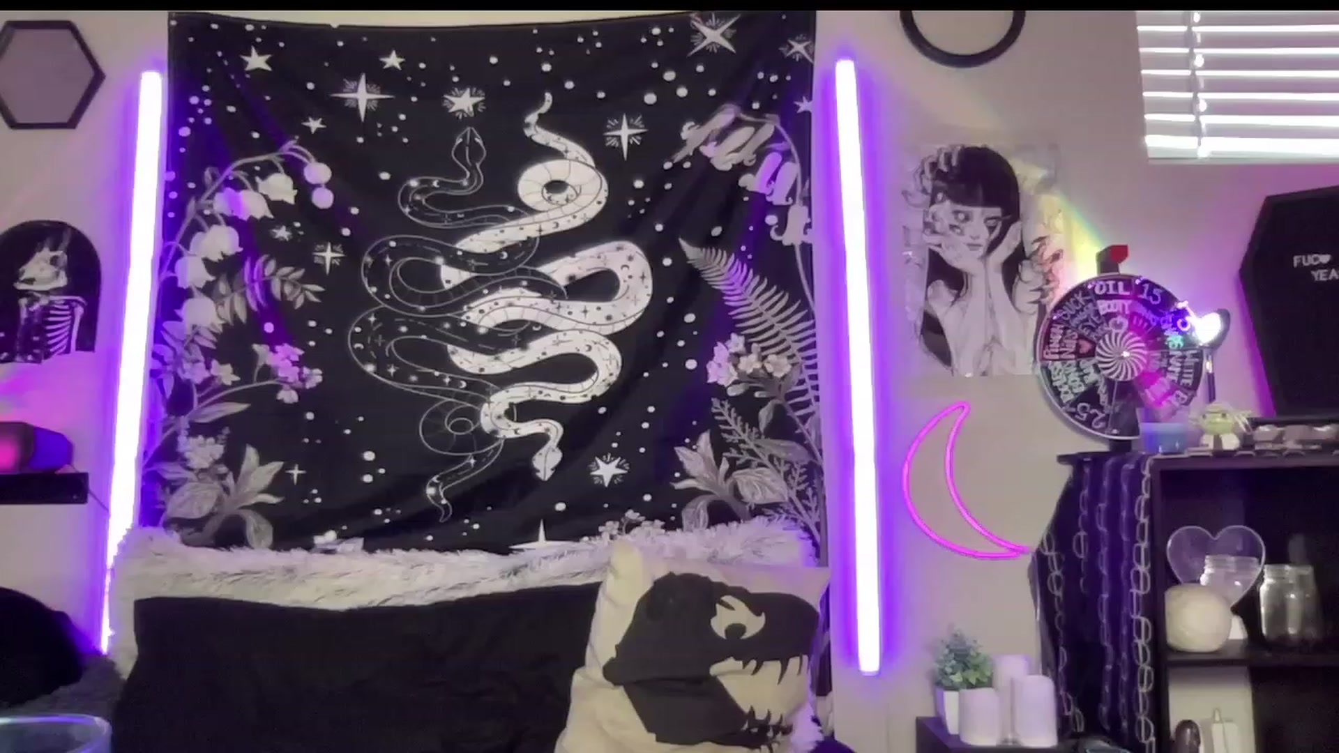 Gallery image thumbnail from RileyWoods's myfreecams stream on, 06/18/2023, 24:04 image 18 of 20