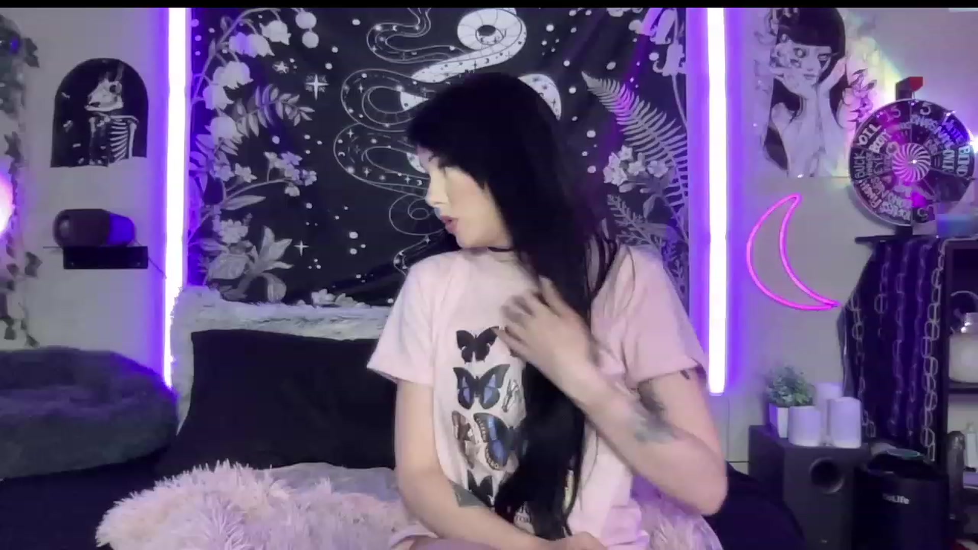 Gallery image thumbnail from RileyWoods's myfreecams stream on, 06/18/2023, 24:04 image 2 of 20