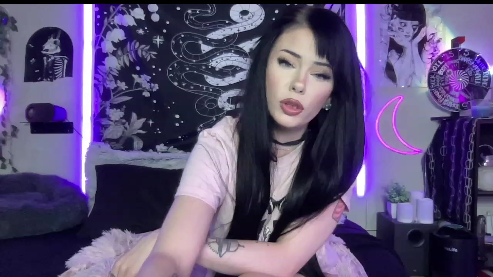 Gallery image thumbnail from RileyWoods's myfreecams stream on, 06/18/2023, 24:04 image 1 of 20