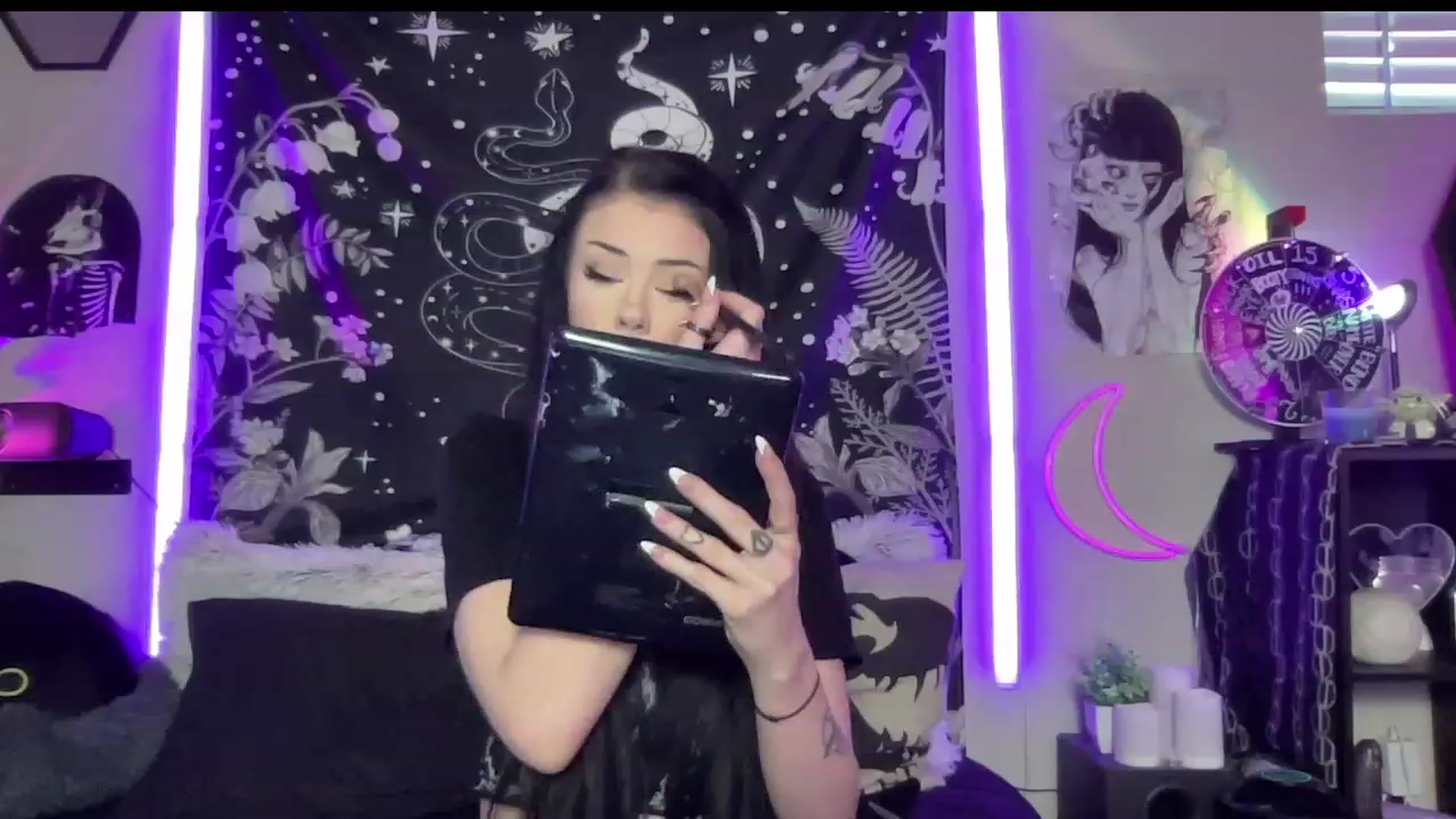 Gallery image thumbnail from RileyWoods's myfreecams stream on, 06/18/2023, 24:58 image 9 of 20