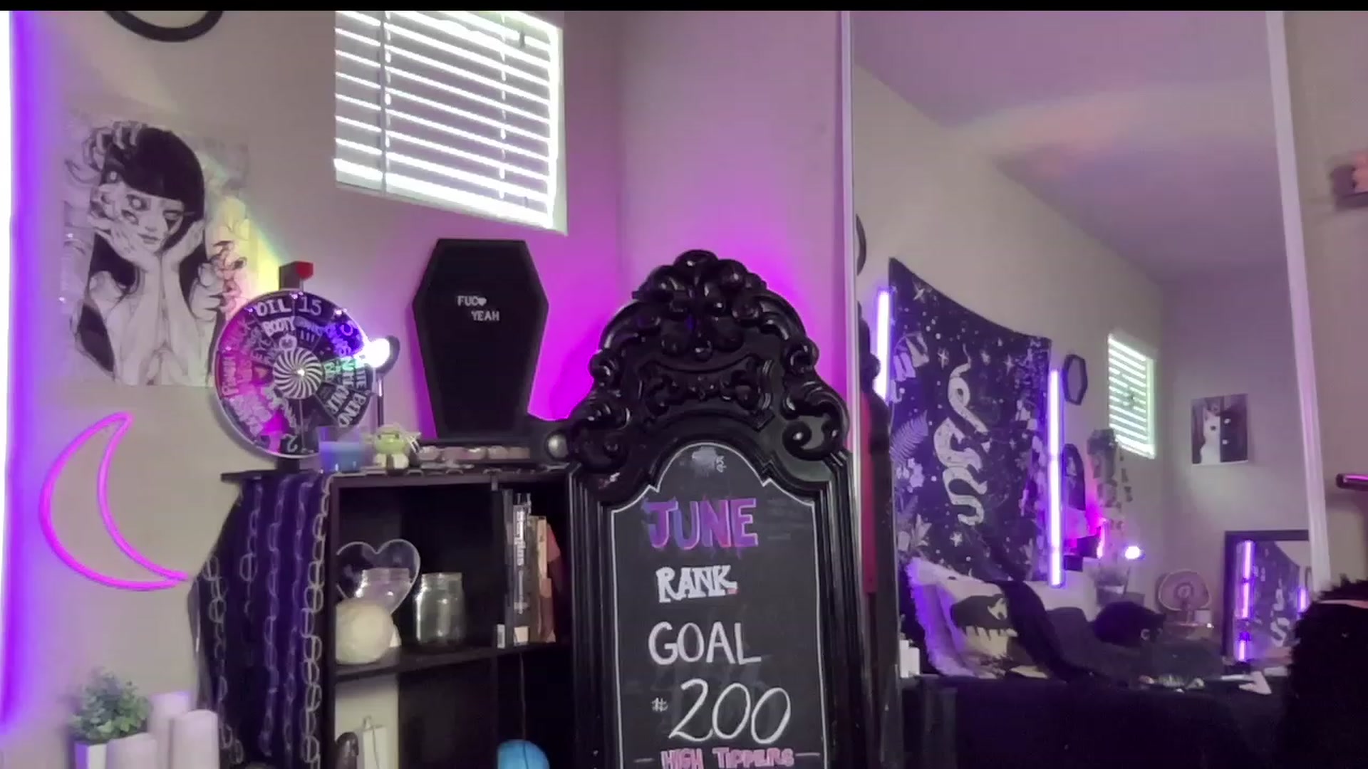 Gallery image thumbnail from RileyWoods's myfreecams stream on, 06/18/2023, 24:58 image 19 of 20