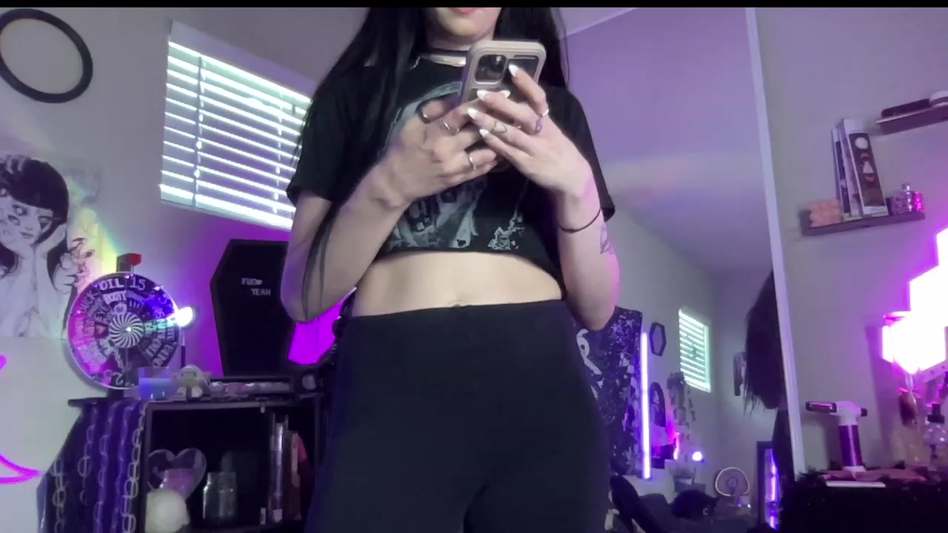 Gallery image thumbnail from RileyWoods's myfreecams stream on, 06/18/2023, 24:58 image 3 of 20