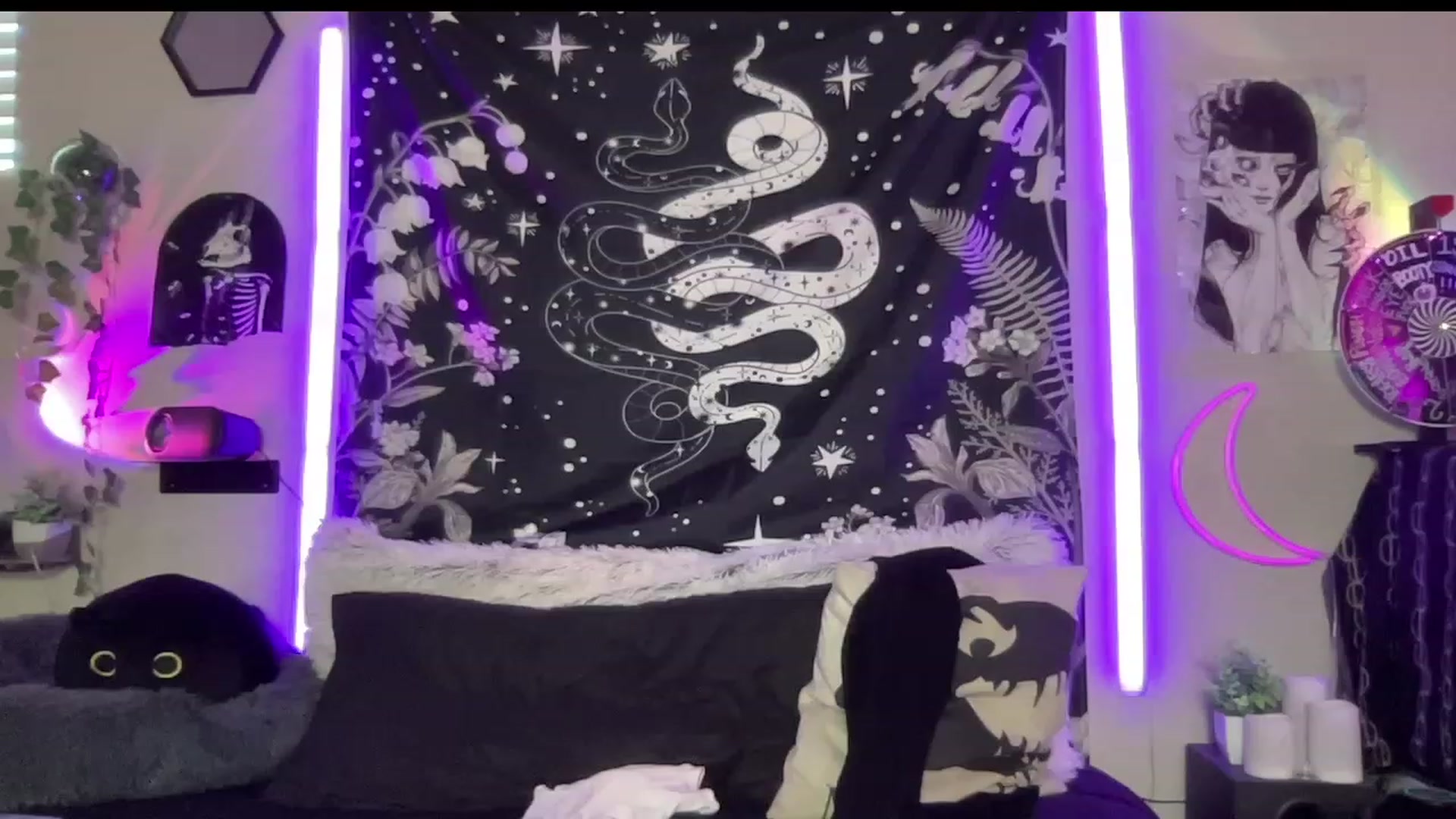 Gallery image thumbnail from RileyWoods's myfreecams stream on, 06/18/2023, 24:58 image 6 of 20