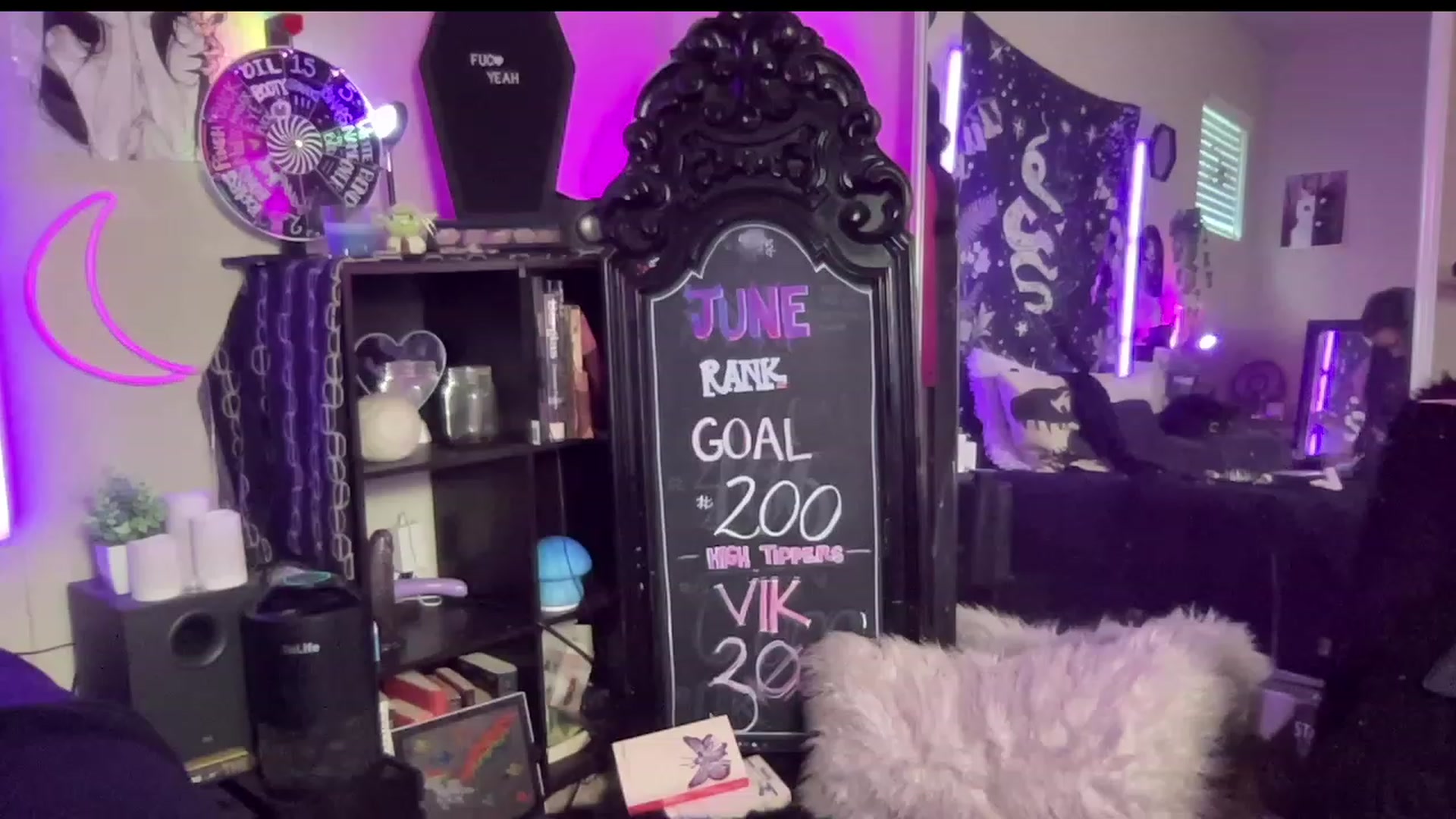 Gallery image thumbnail from RileyWoods's myfreecams stream on, 06/18/2023, 24:58 image 18 of 20