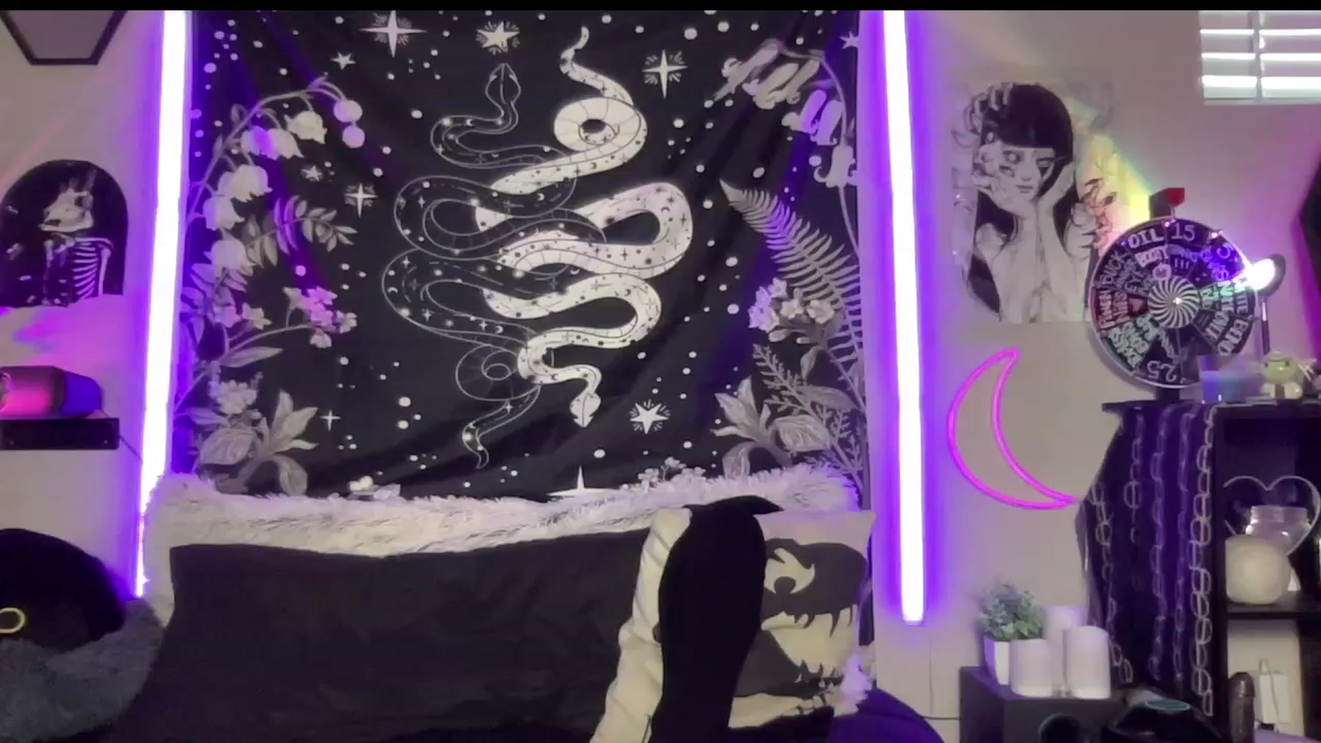 Gallery image thumbnail from RileyWoods's myfreecams stream on, 06/18/2023, 24:58 image 8 of 20