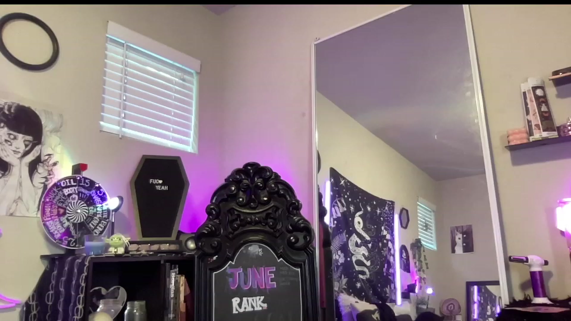 Gallery image thumbnail from RileyWoods's myfreecams stream on, 06/18/2023, 24:58 image 16 of 20