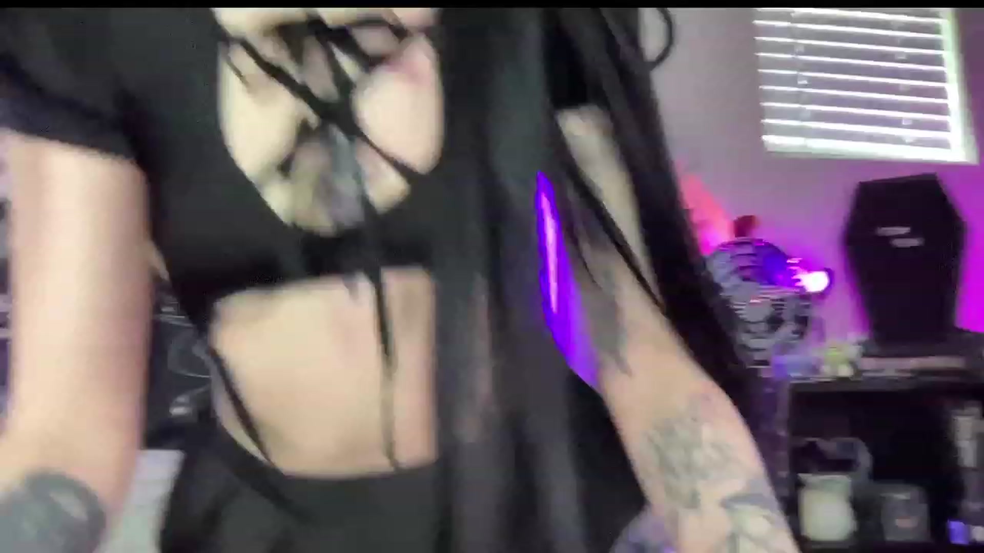 Gallery image thumbnail from RileyWoods's myfreecams stream on, 06/20/2023, 02:45 image 2 of 20