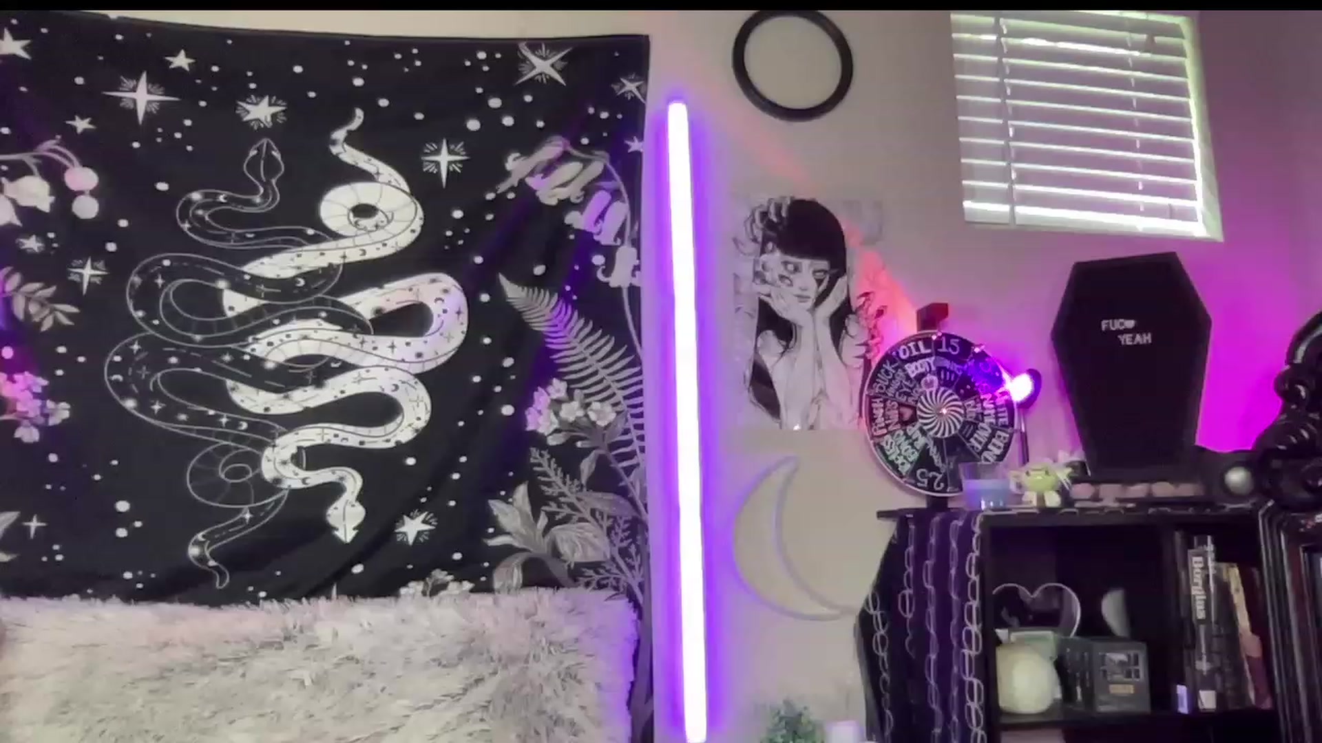 Gallery image thumbnail from RileyWoods's myfreecams stream on, 06/20/2023, 02:45 image 1 of 20
