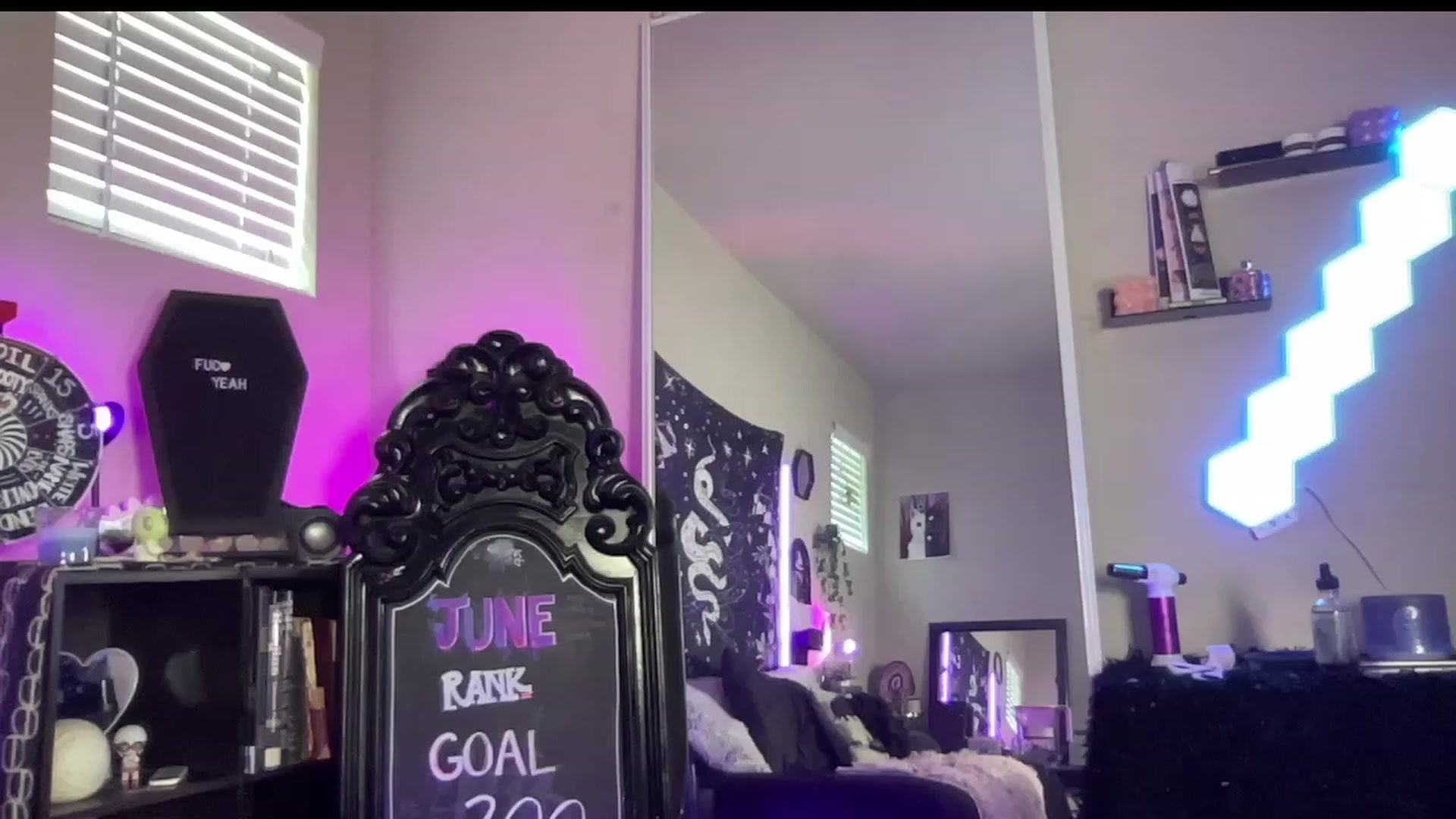 Gallery image thumbnail from RileyWoods's myfreecams stream on, 06/21/2023, 24:03 image 18 of 20