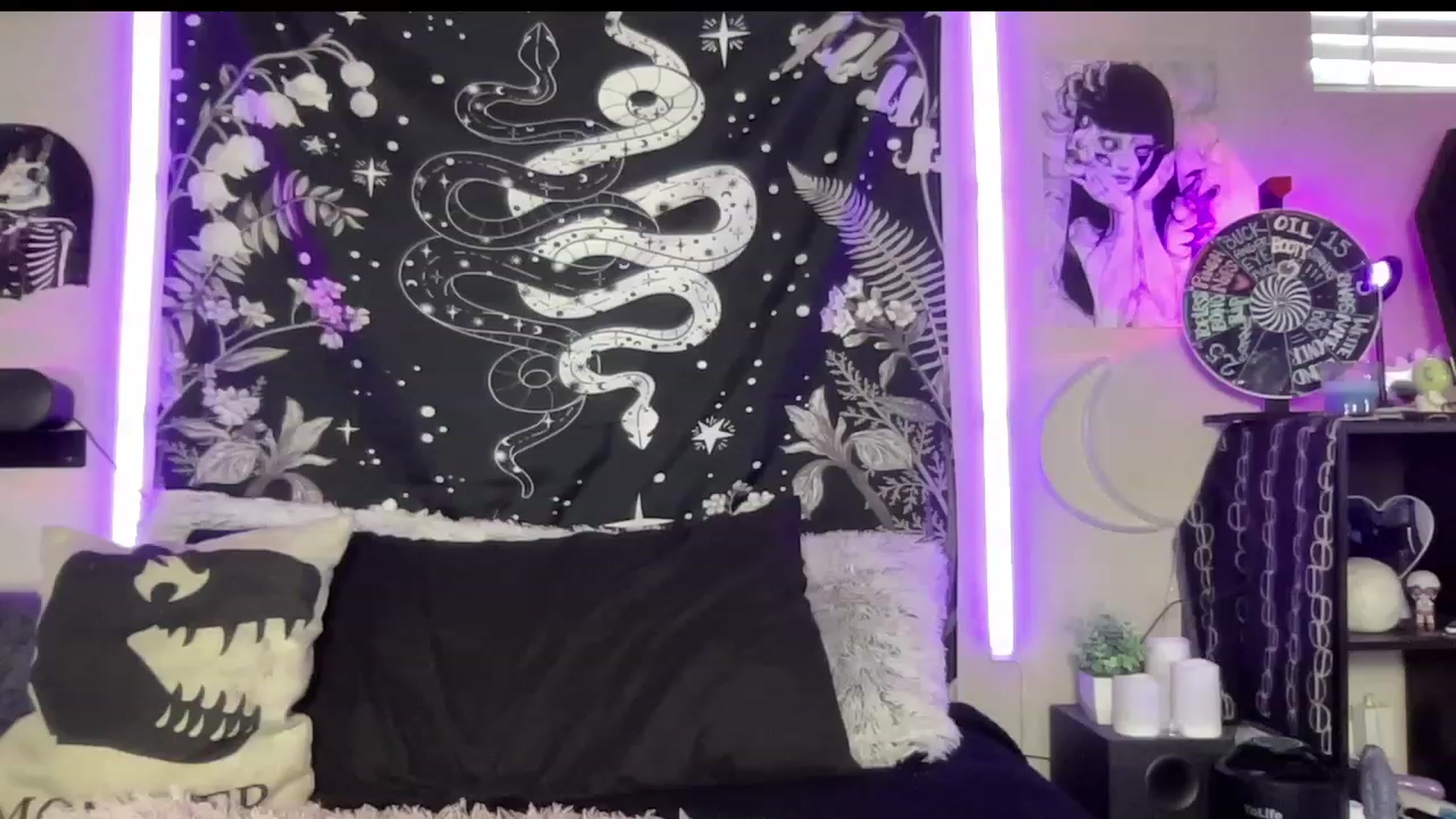 Gallery image thumbnail from RileyWoods's myfreecams stream on, 06/21/2023, 24:03 image 12 of 20