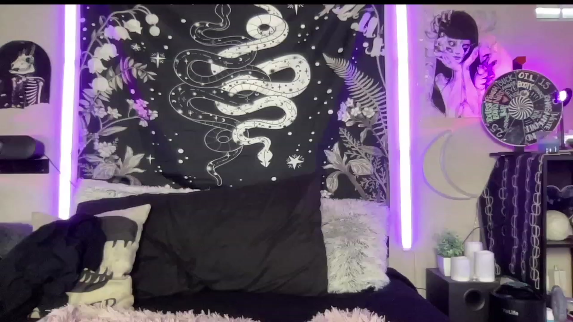 Gallery image thumbnail from RileyWoods's myfreecams stream on, 06/21/2023, 24:03 image 16 of 20