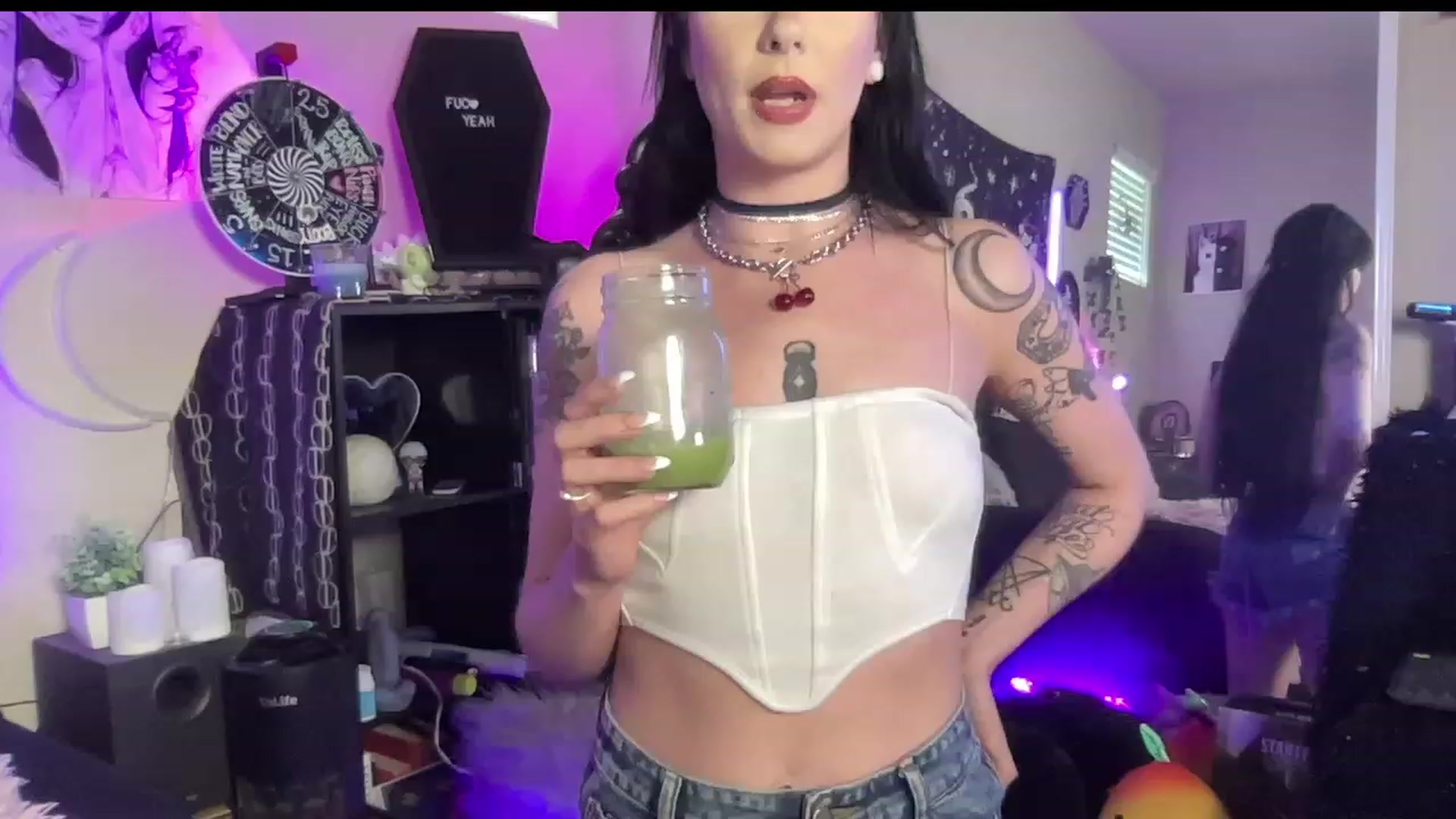Gallery image thumbnail from RileyWoods's myfreecams stream on, 06/21/2023, 24:03 image 7 of 20