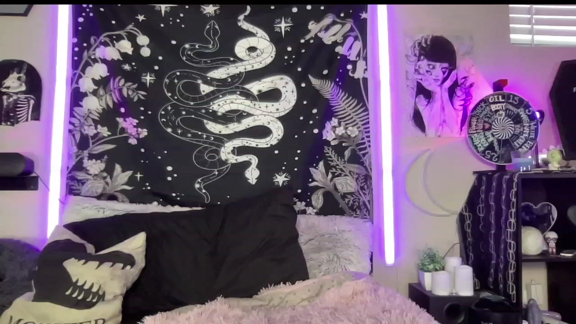 Gallery image thumbnail from RileyWoods's myfreecams stream on, 06/21/2023, 01:34 image 20 of 20
