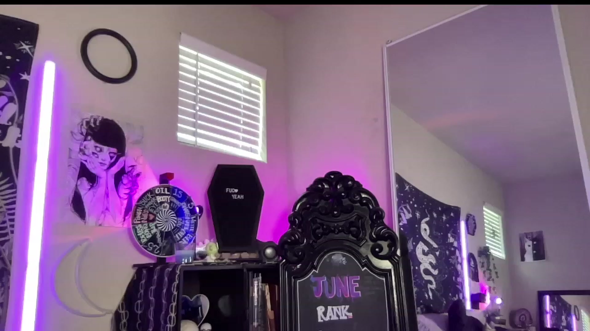 Gallery image thumbnail from RileyWoods's myfreecams stream on, 06/21/2023, 01:34 image 16 of 20