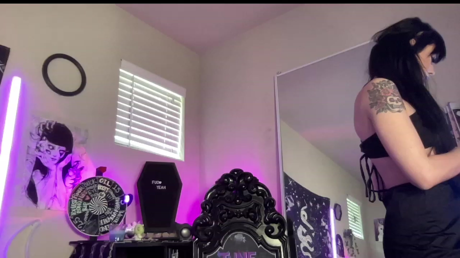 Gallery image thumbnail from RileyWoods's myfreecams stream on, 06/21/2023, 01:34 image 5 of 20