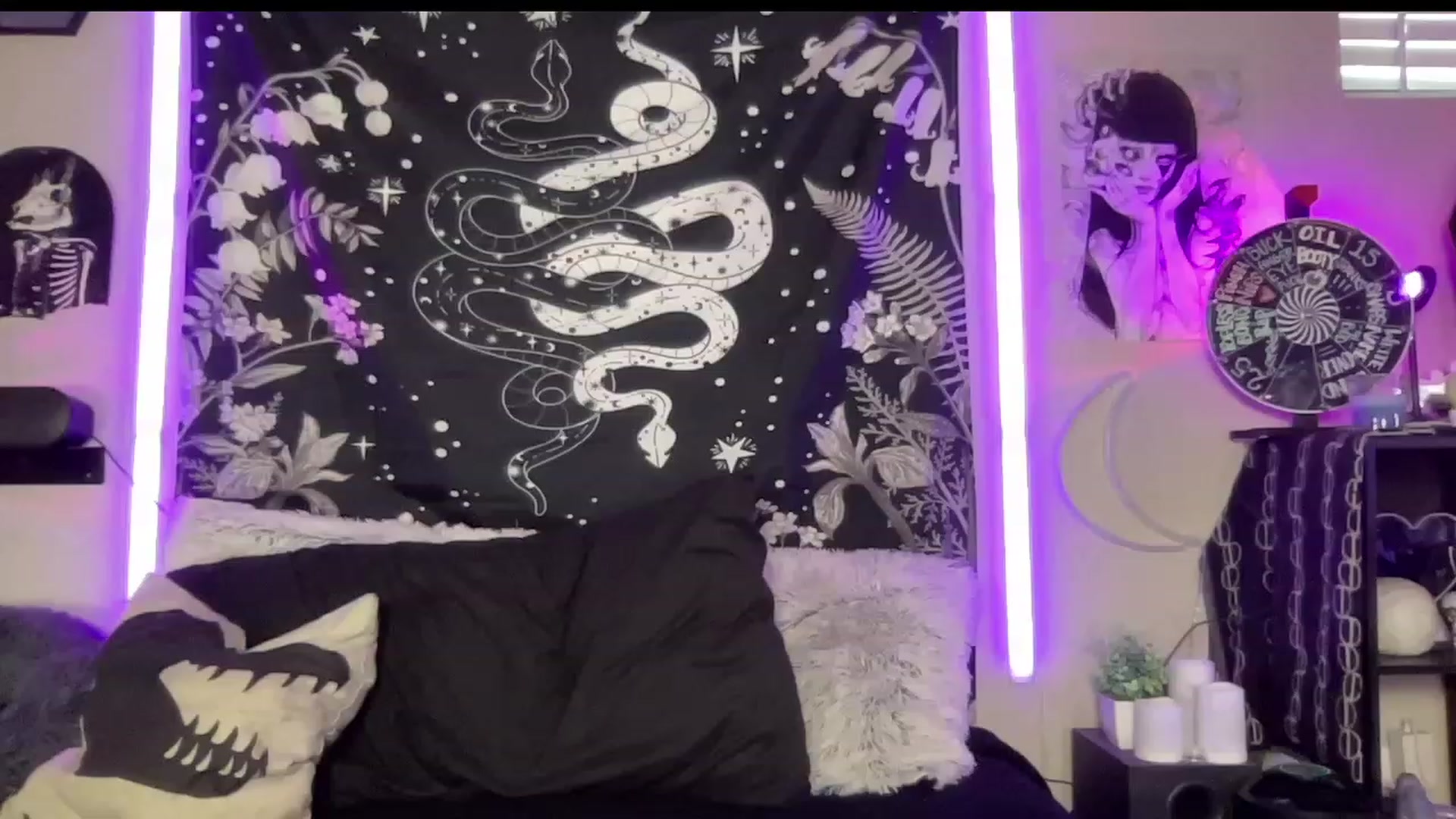 Gallery image thumbnail from RileyWoods's myfreecams stream on, 06/21/2023, 01:34 image 10 of 20