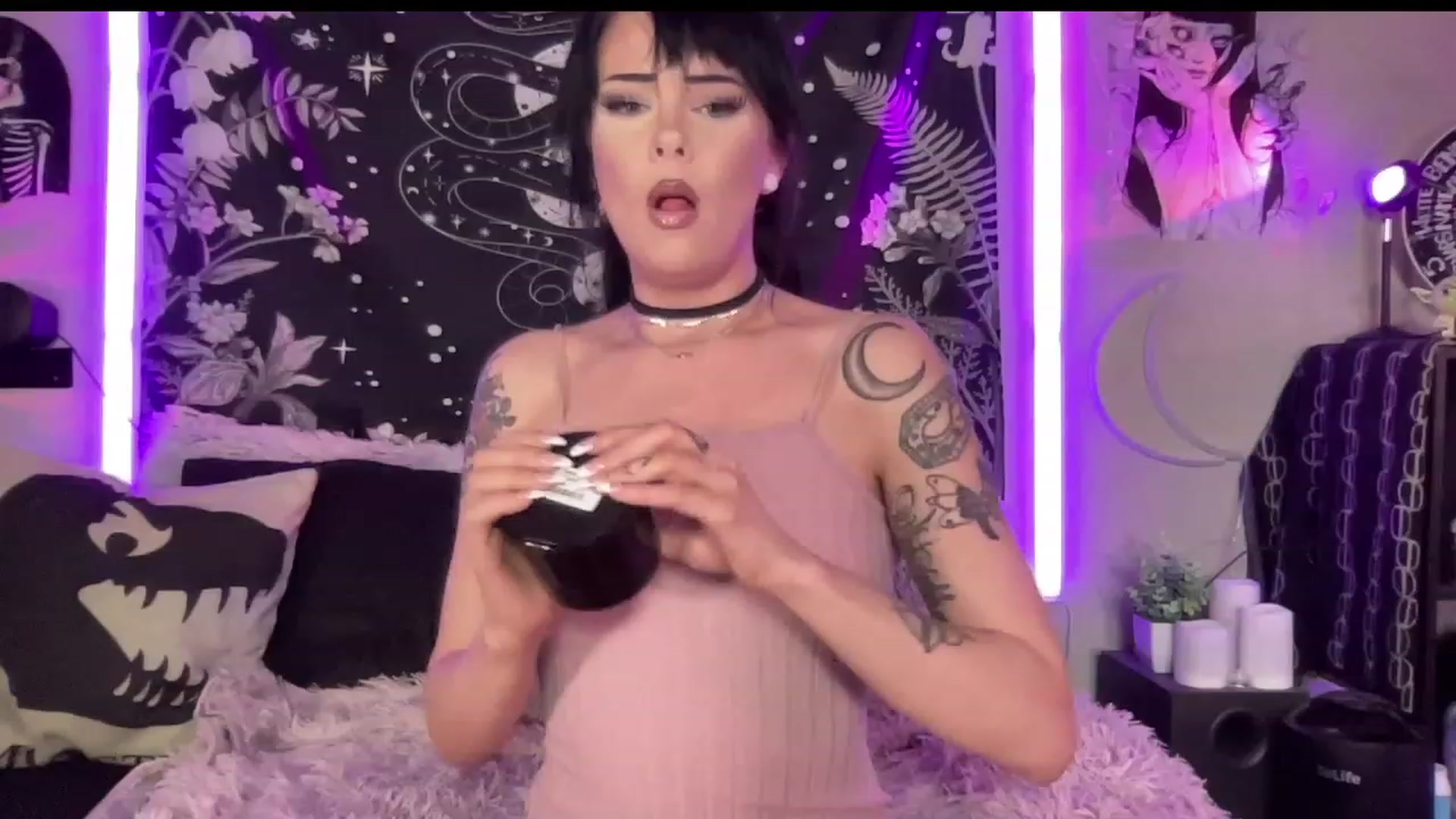 Gallery image thumbnail from RileyWoods's myfreecams stream on, 06/22/2023, 23:40 image 17 of 20