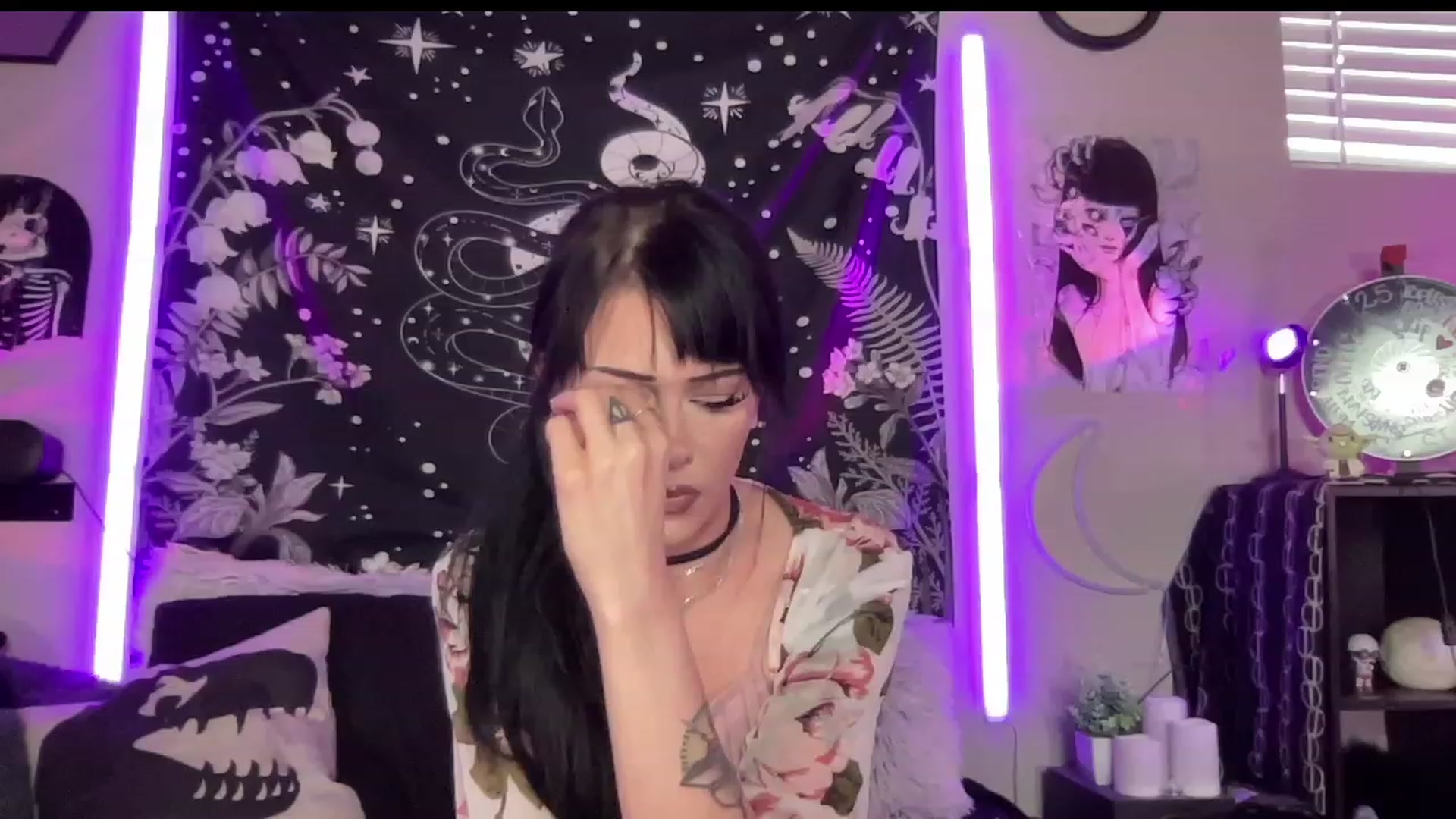 Gallery image thumbnail from RileyWoods's myfreecams stream on, 06/22/2023, 23:40 image 2 of 20