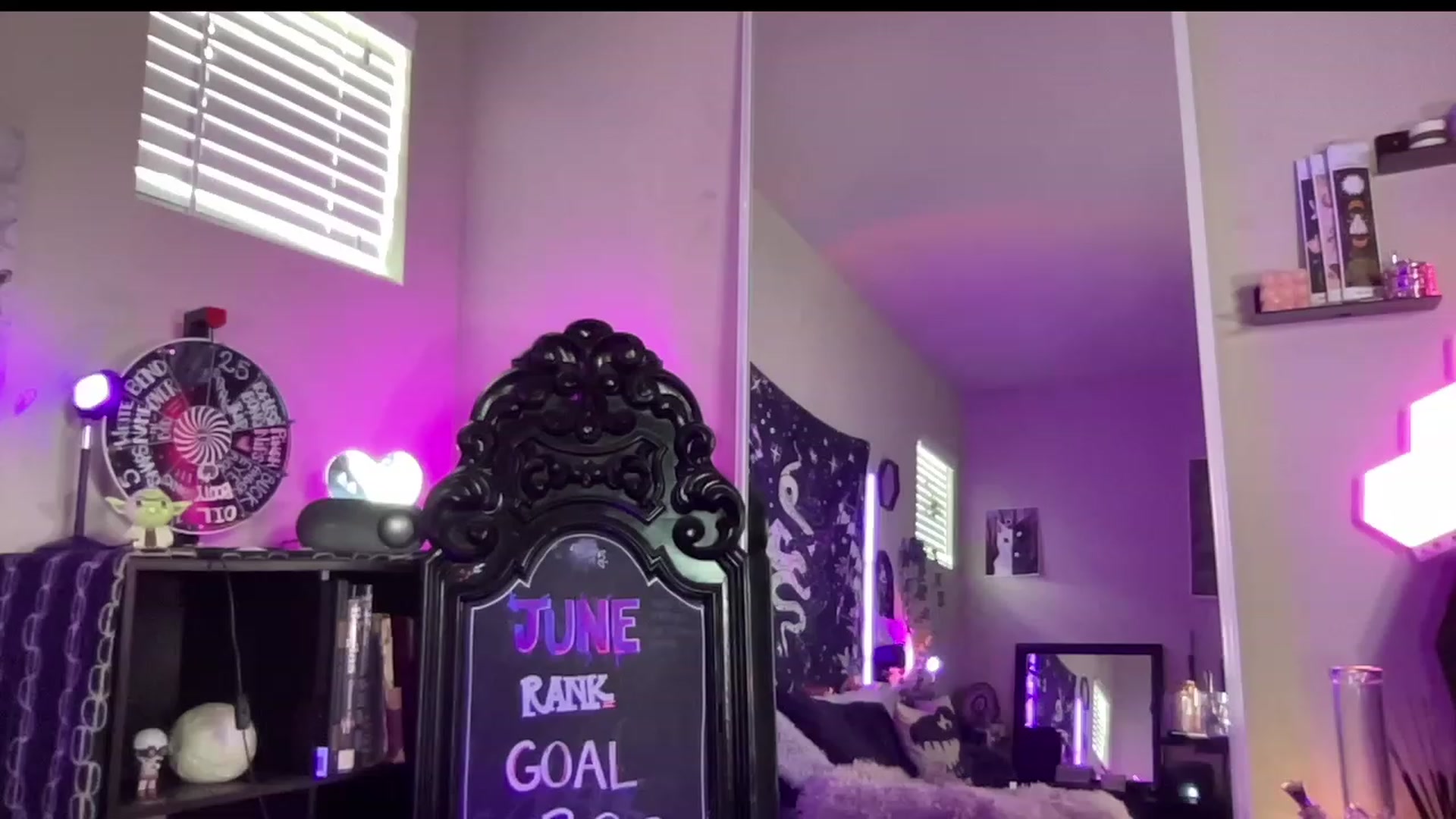 Gallery image thumbnail from RileyWoods's myfreecams stream on, 06/22/2023, 23:40 image 18 of 20
